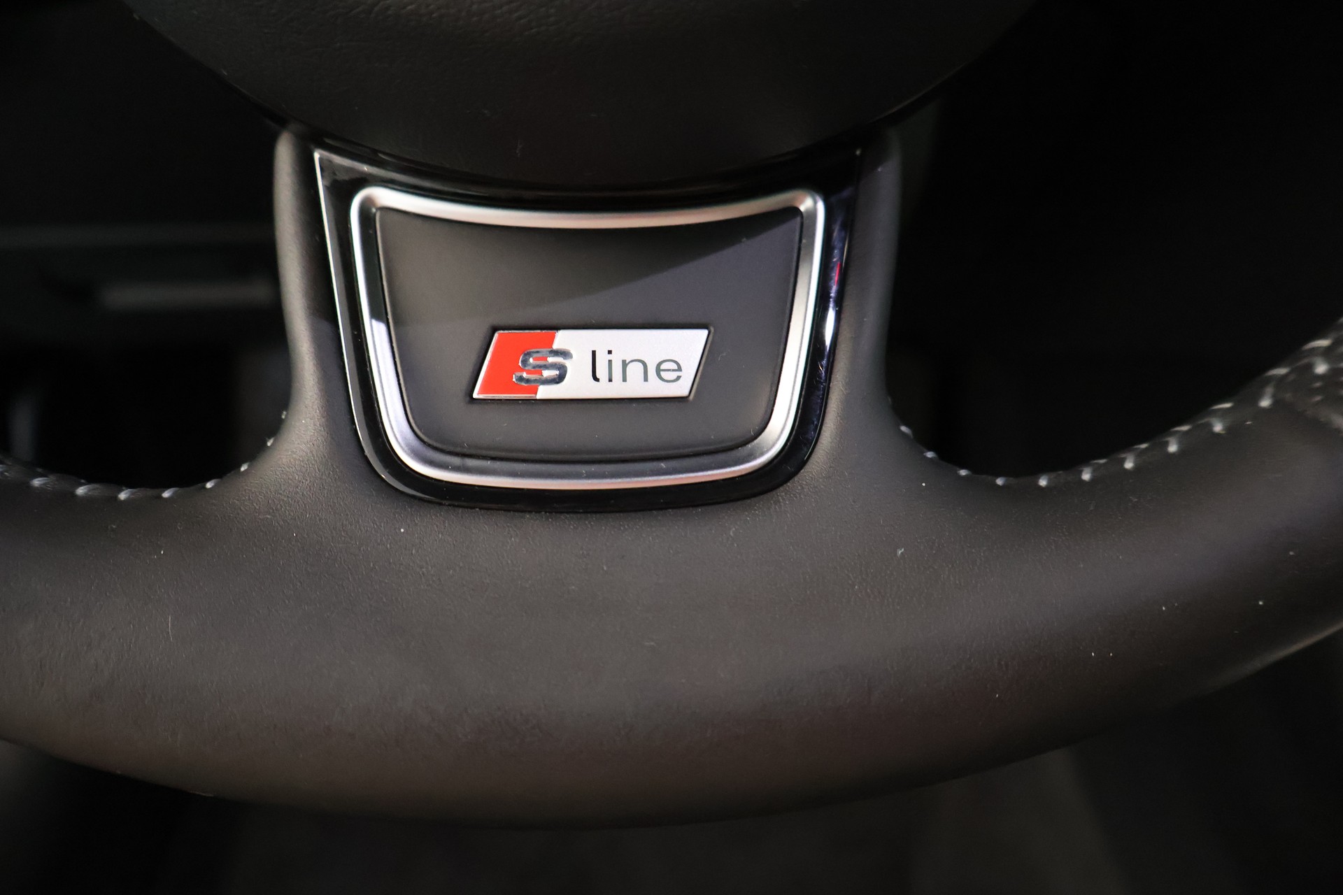 AUDI Q3 2.0 TFSI quattro S-tronic-image-23