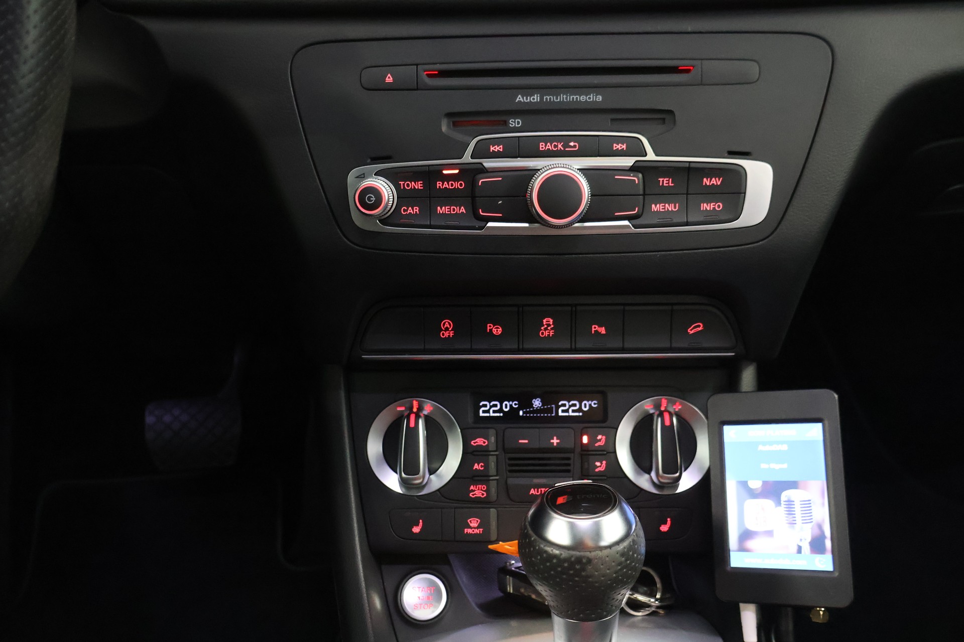 AUDI Q3 2.0 TFSI quattro S-tronic-image-17