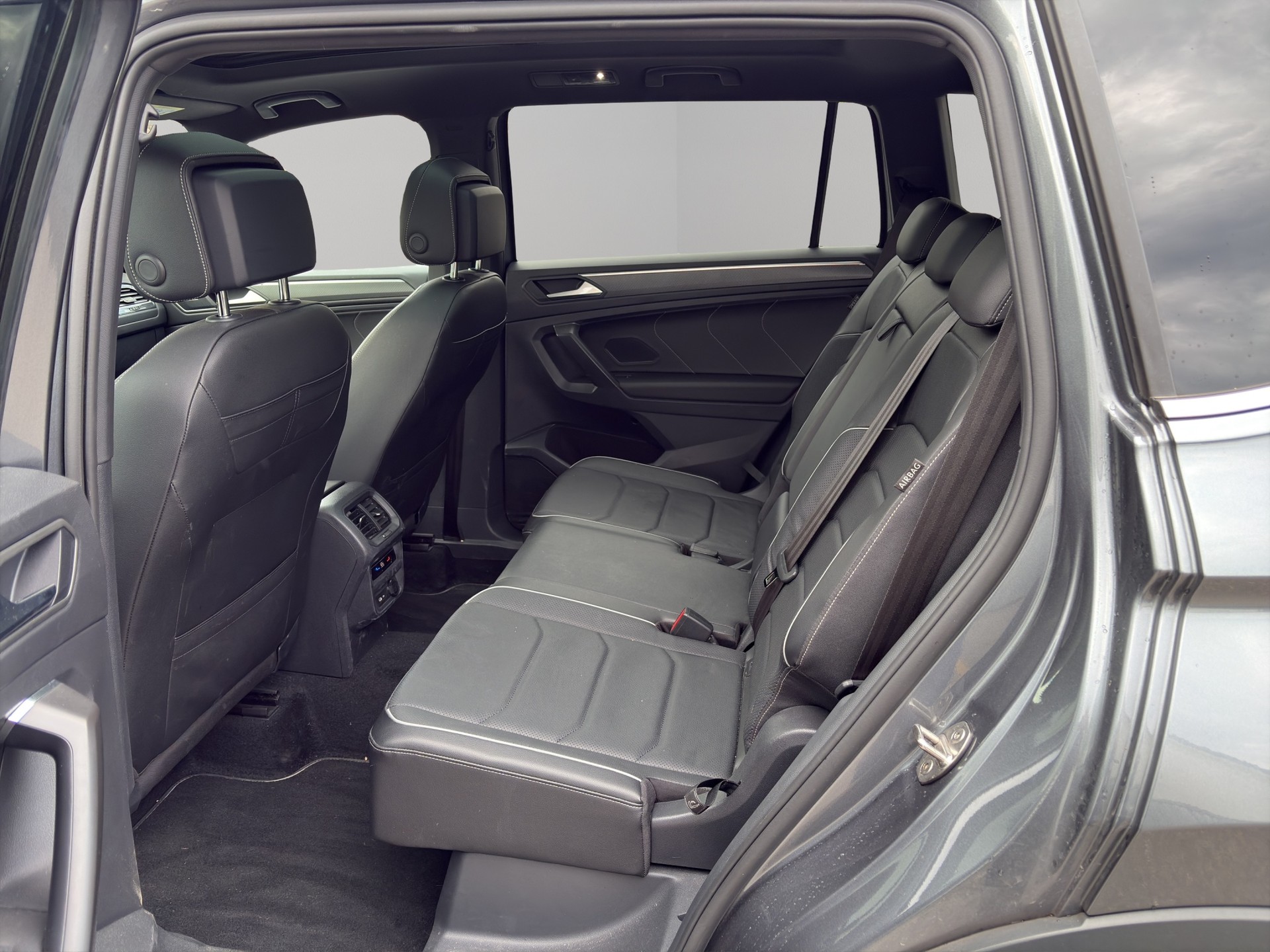 VW Tiguan Allspace 2.0TSI Highline 4Motion DSG-image-5