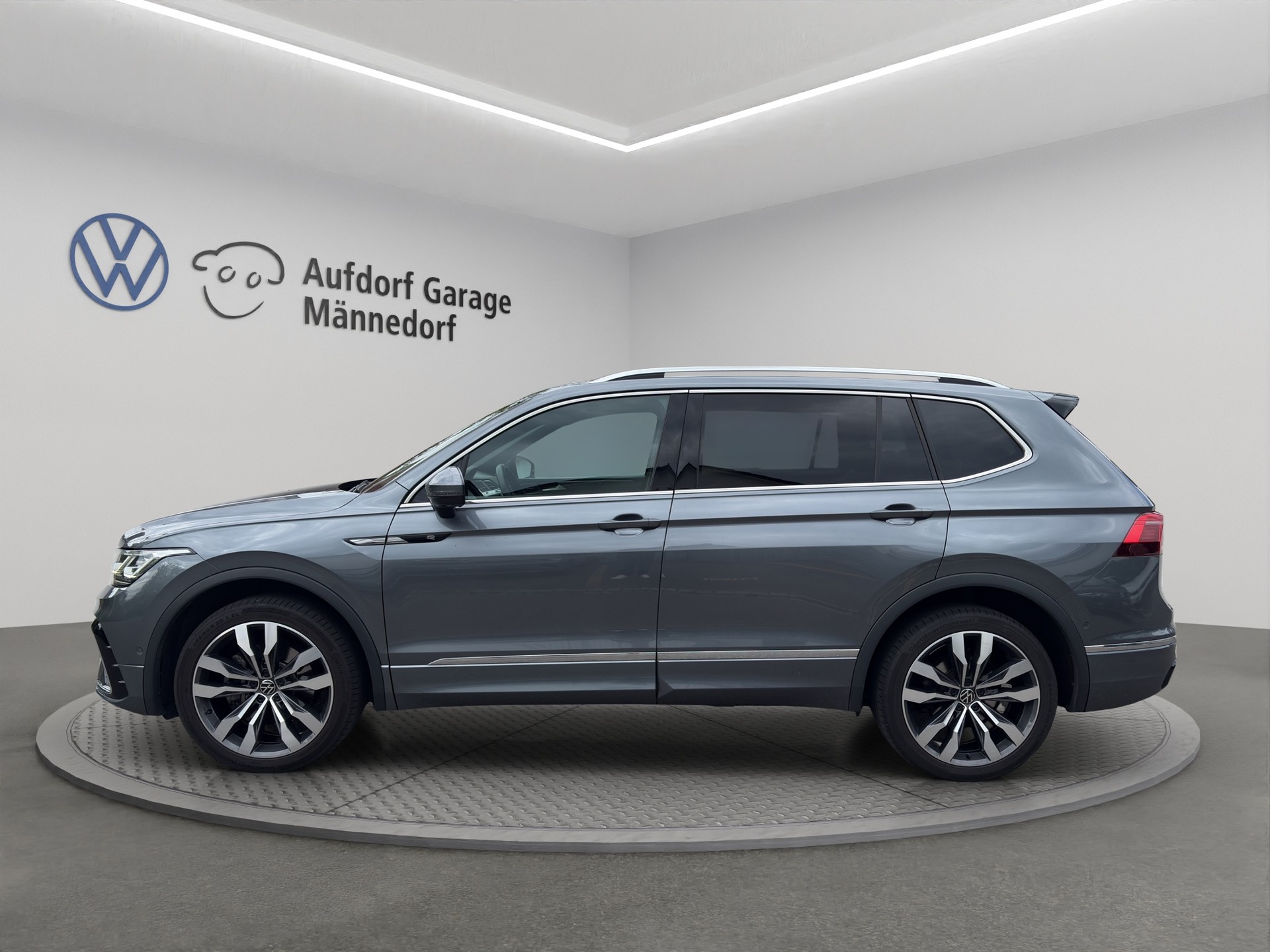 VW Tiguan Allspace 2.0TSI Highline 4Motion DSG-image-2