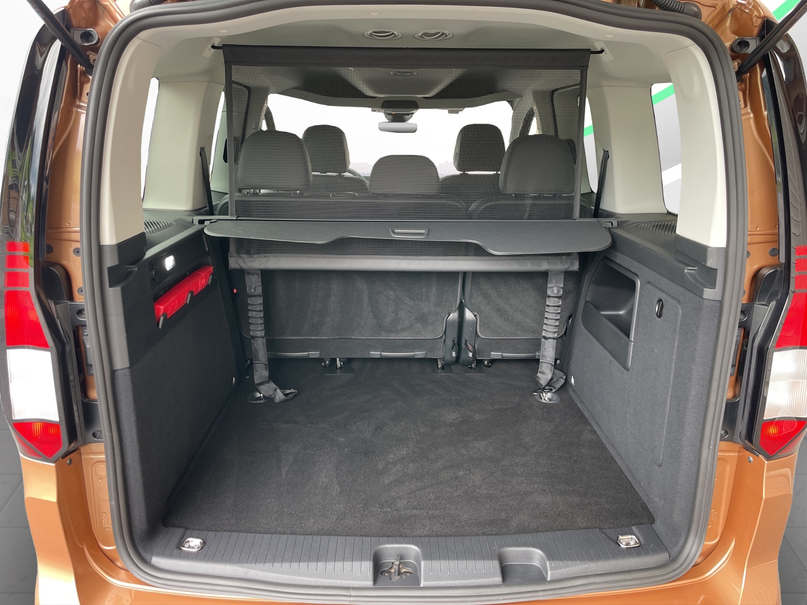 VW Caddy 1.5 TSI Life DSG-image-14