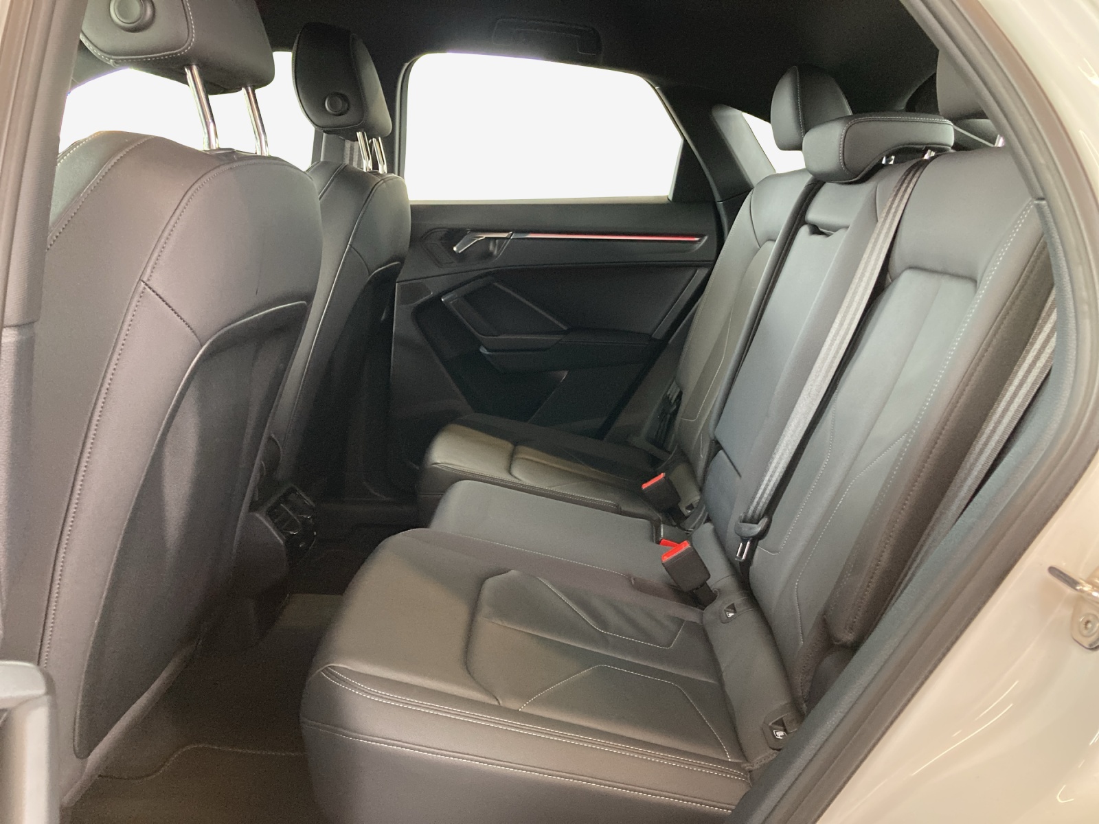 AUDI Q3 Sportback 35 TFSI S line Attraction S-tronic-image-11