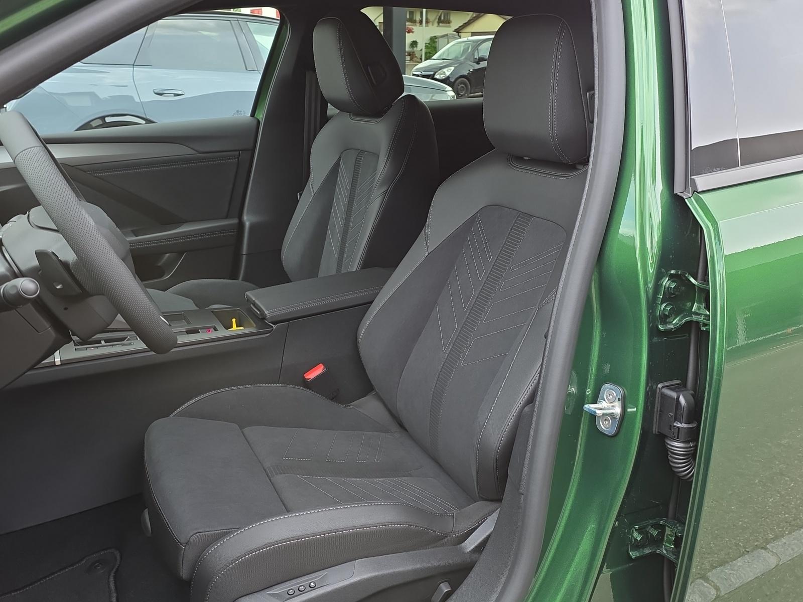 OPEL Astra Sports Tourer 1.2 T Hybrid Ultimate-image-16