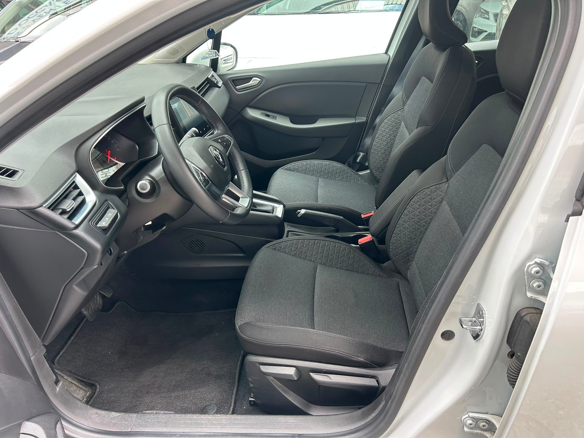 RENAULT Clio 1.0 Intens CVT-image-7