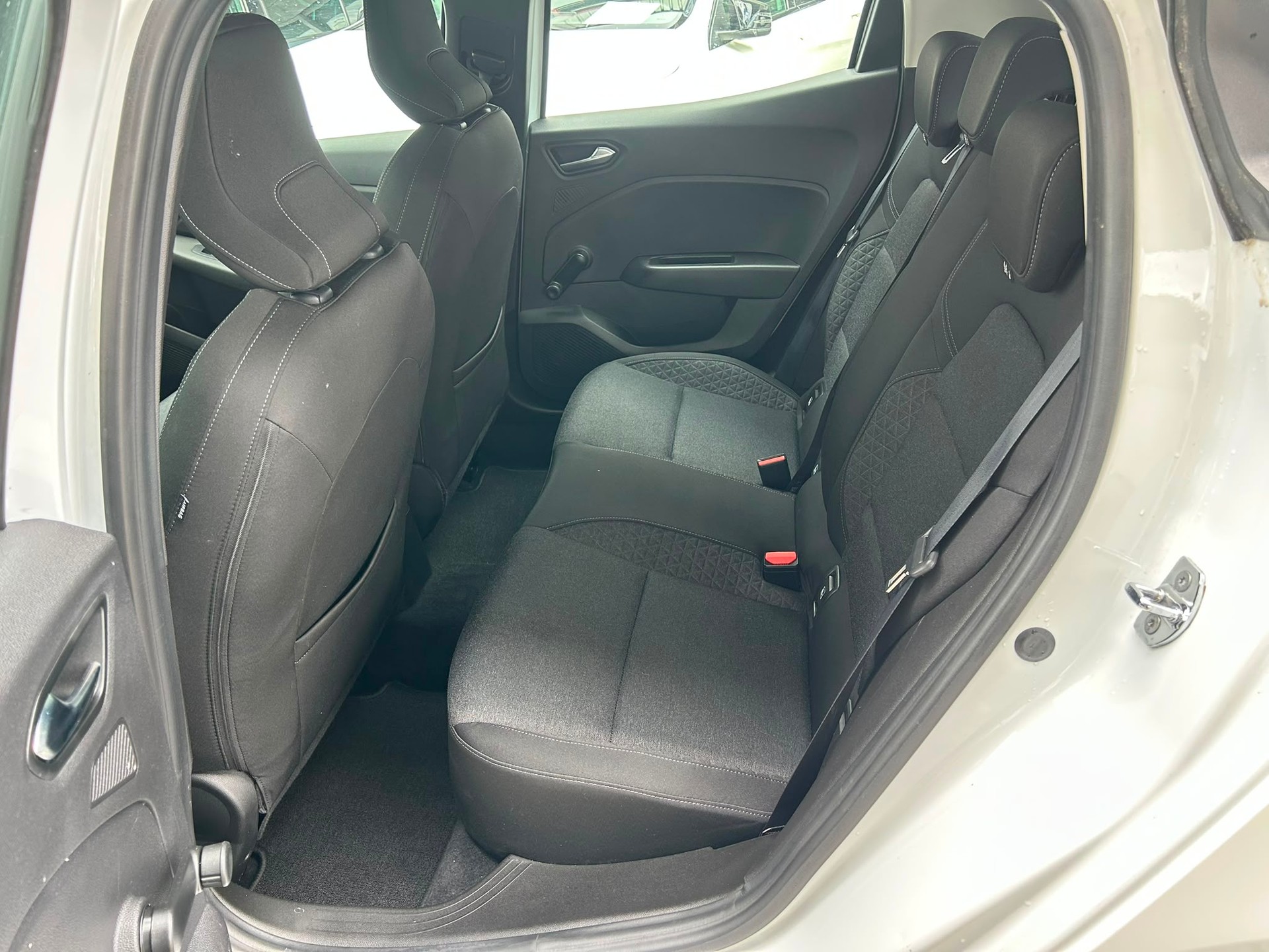 RENAULT Clio 1.0 Intens CVT-image-5