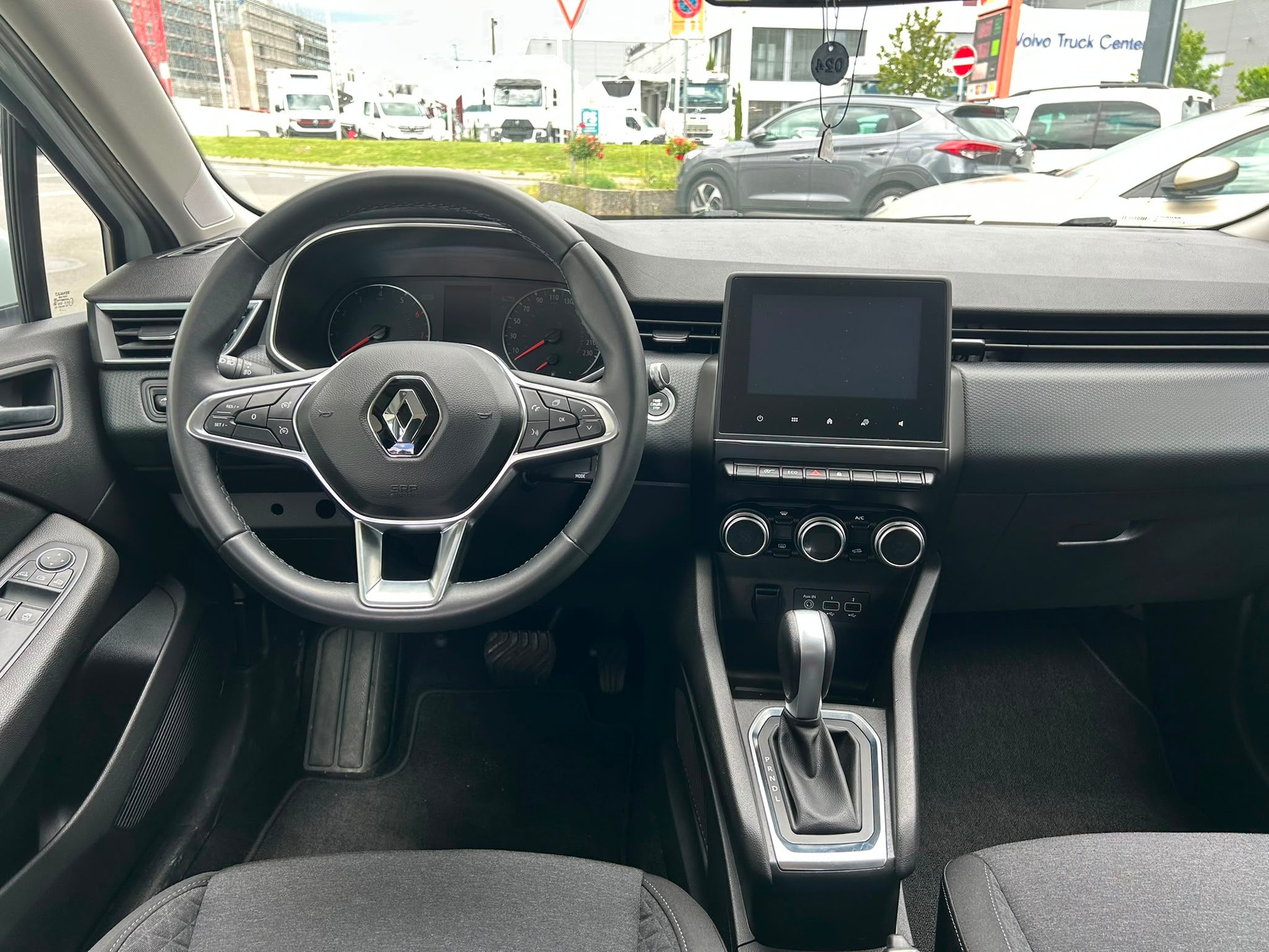 RENAULT Clio 1.0 Intens CVT-image-6