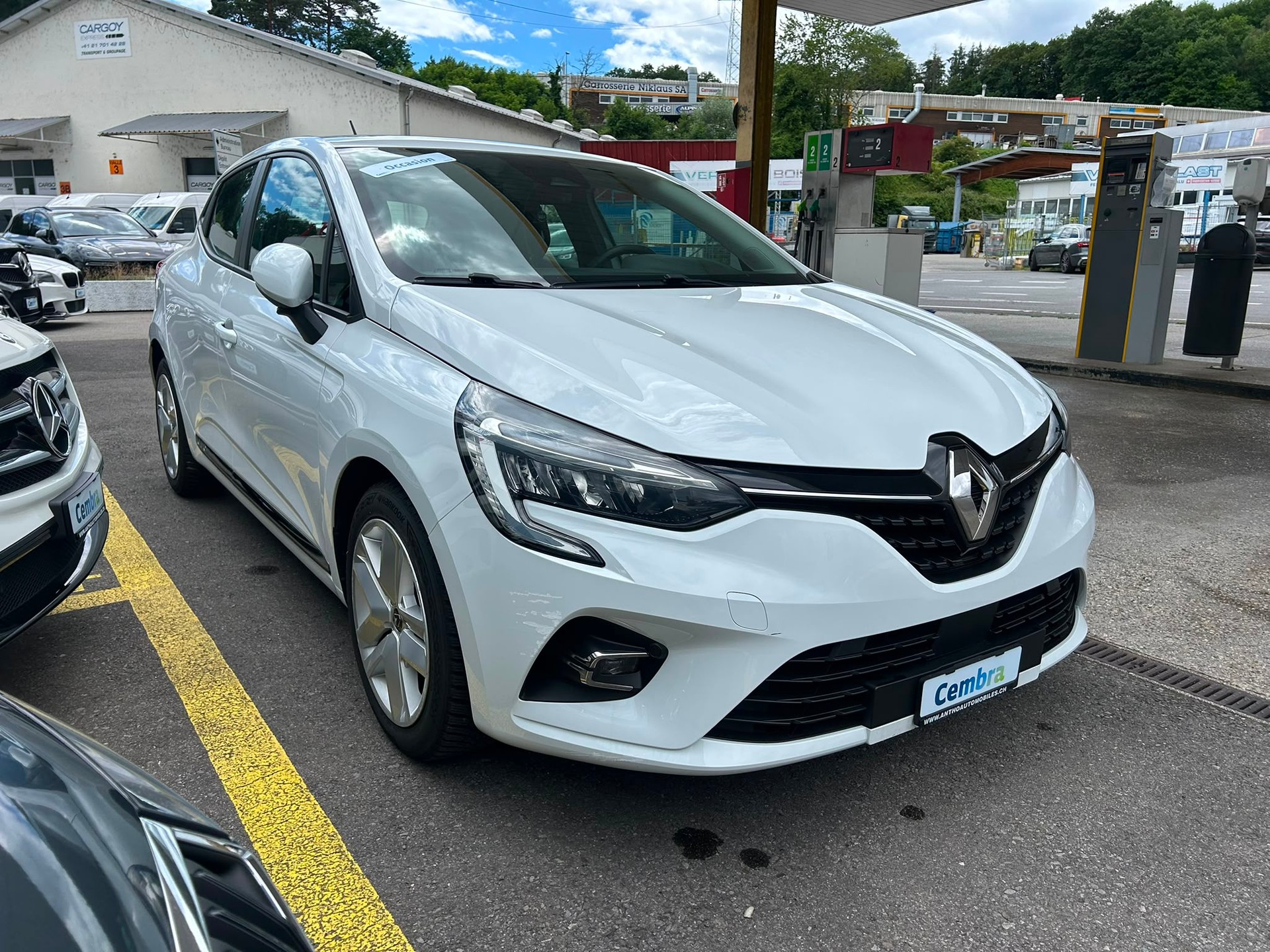 RENAULT Clio 1.0 Intens CVT-image-1