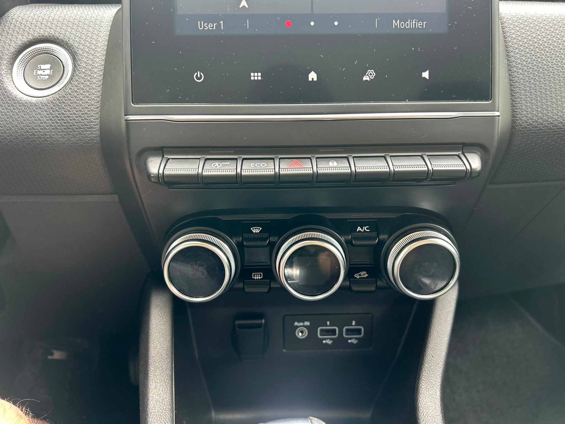 RENAULT Clio 1.0 Intens CVT-image-14