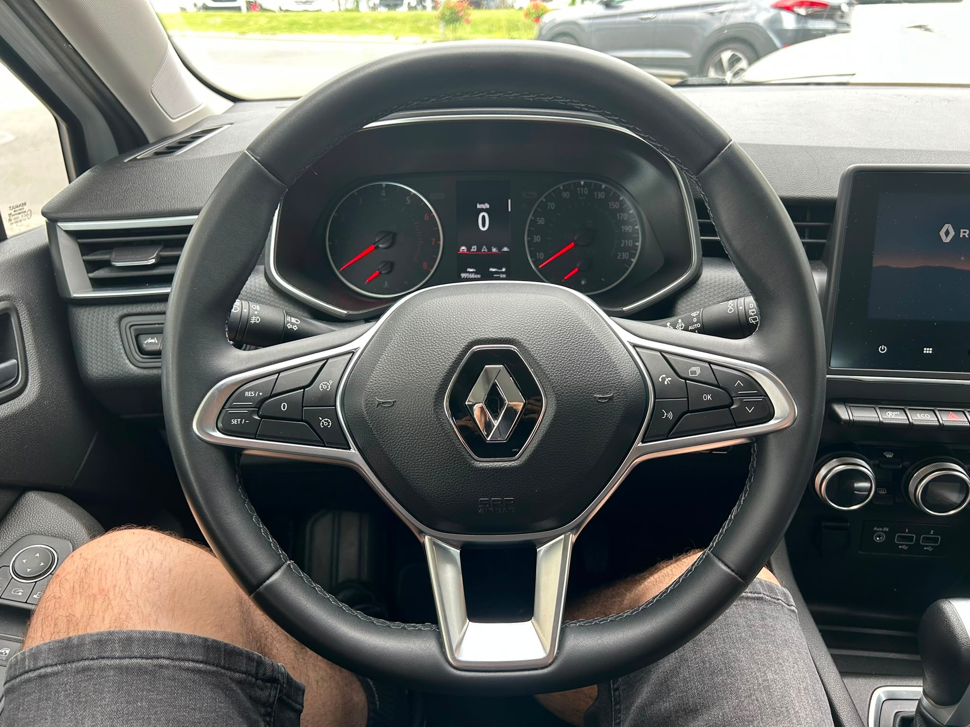 RENAULT Clio 1.0 Intens CVT-image-8