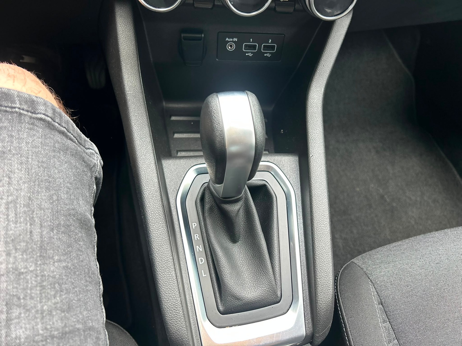 RENAULT Clio 1.0 Intens CVT-image-13