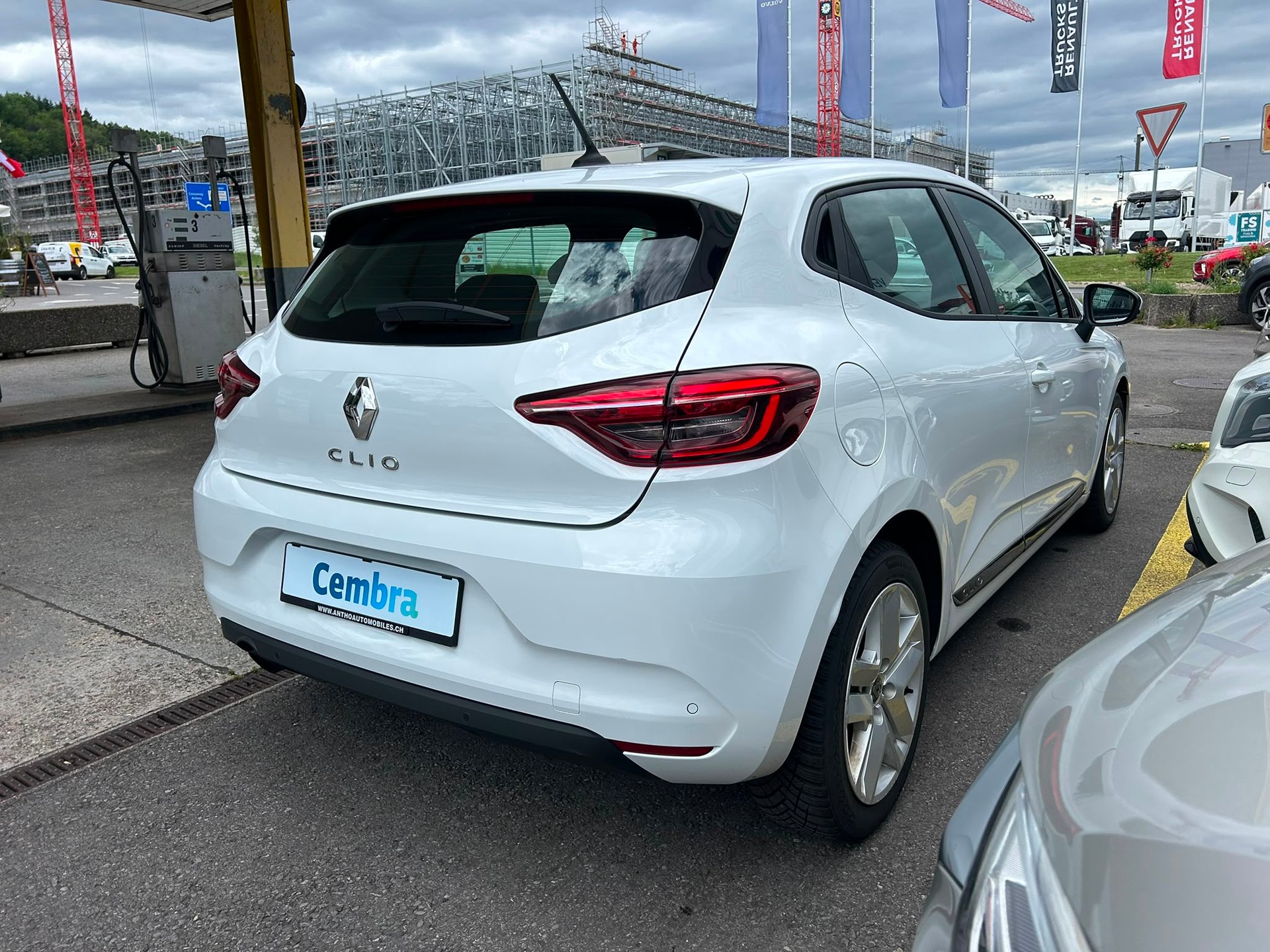 RENAULT Clio 1.0 Intens CVT-image-3
