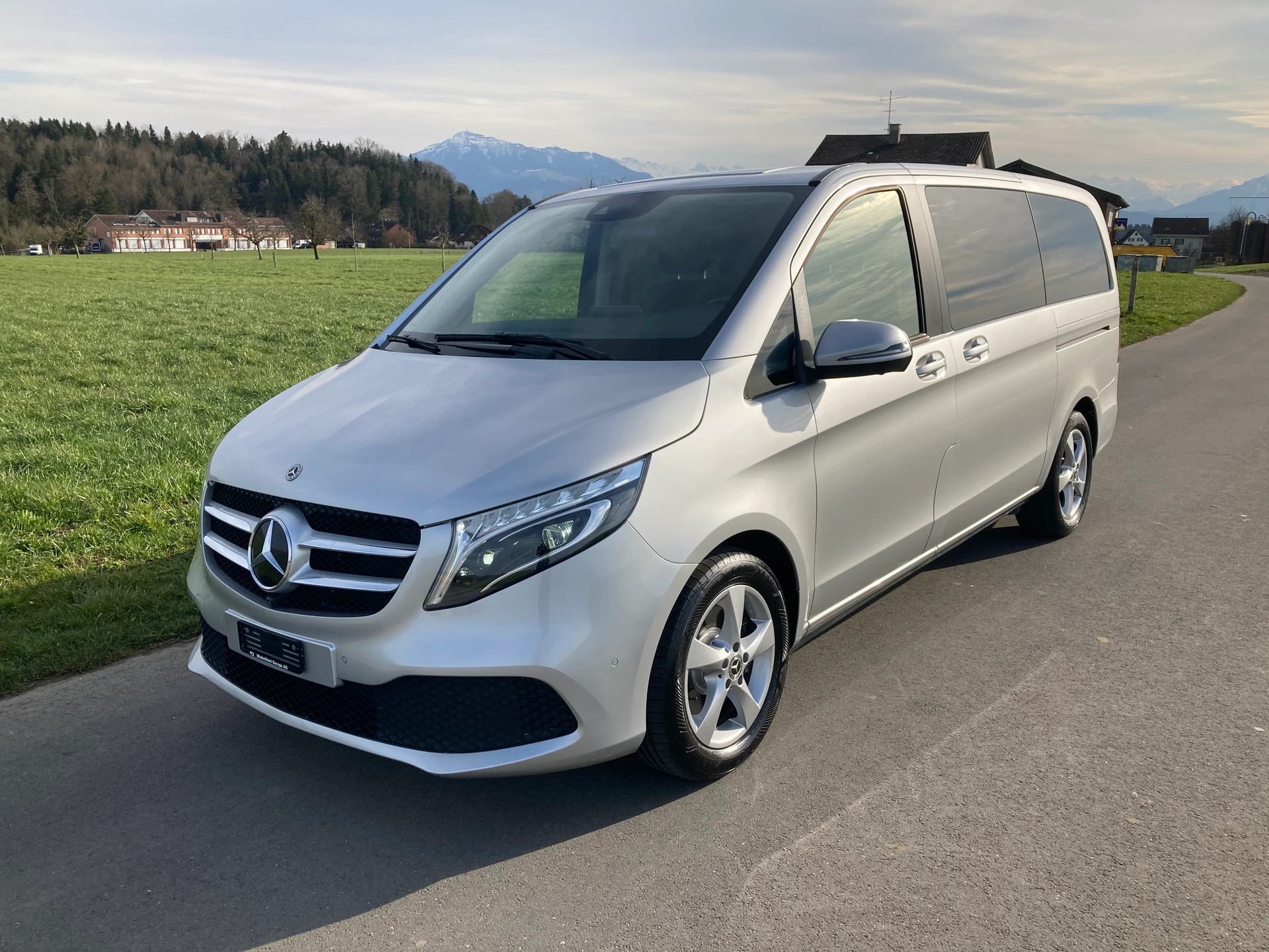 MERCEDES-BENZ V 220 d Trend lang 9G-Tronic 6 Sitzer-image-0