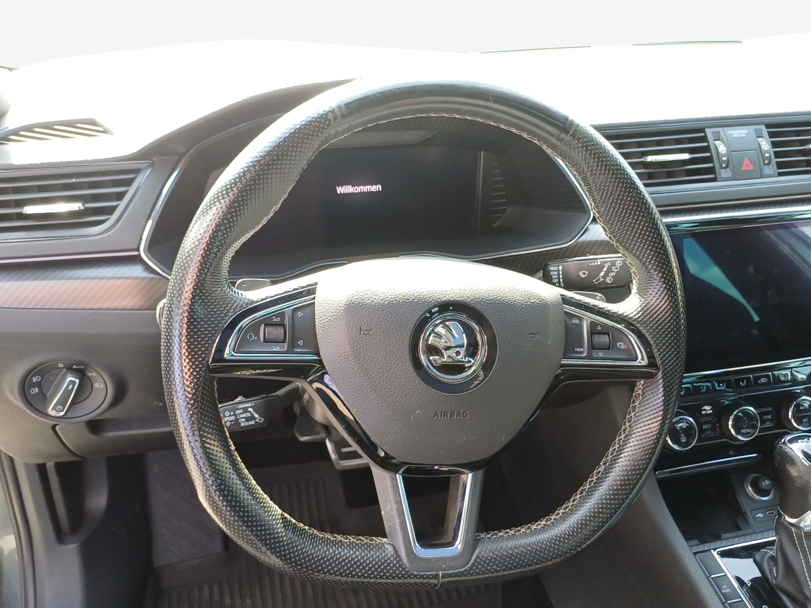 SKODA Superb 1.4 TSI Sport Line PHEV DSG-image-9