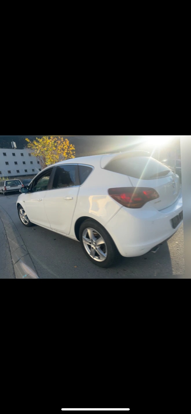 OPEL Astra 1.6i 16V Turbo Anniversary Edition-image-4