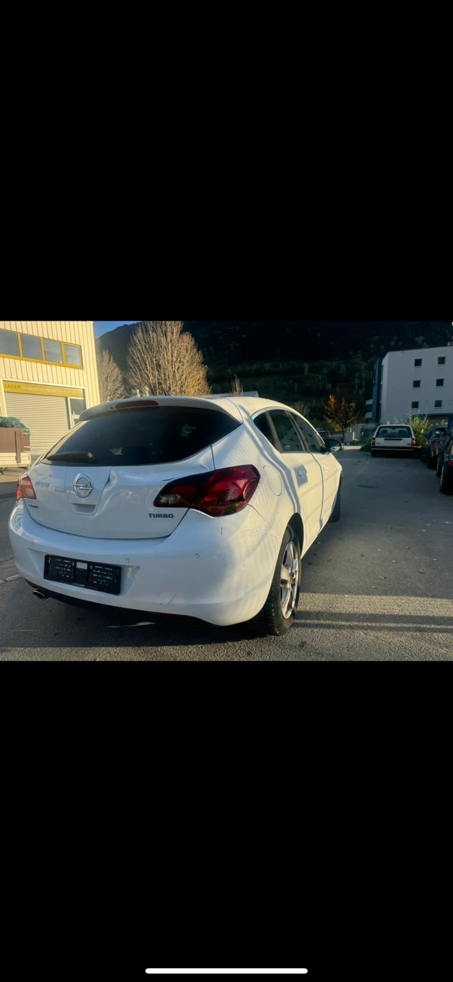 OPEL Astra 1.6i 16V Turbo Anniversary Edition-image-6