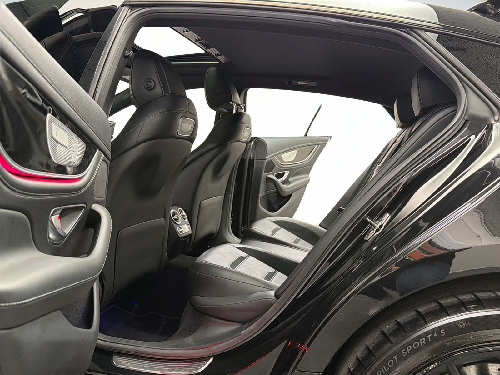 MERCEDES-BENZ AMG GT 4 43 4Matic+ obsidian black Speedshift TCT / Glasdach / 360° Kamera / Head-Up / Burmester / Night Paket /-image-8