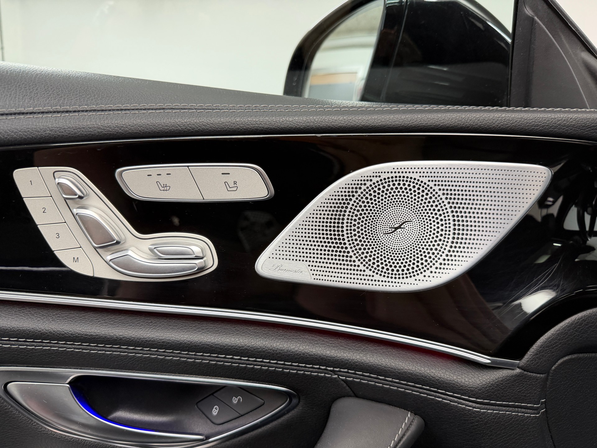 MERCEDES-BENZ AMG GT 4 43 4Matic+ obsidian black Speedshift TCT / Glasdach / 360° Kamera / Head-Up / Burmester / Night Paket /-image-18
