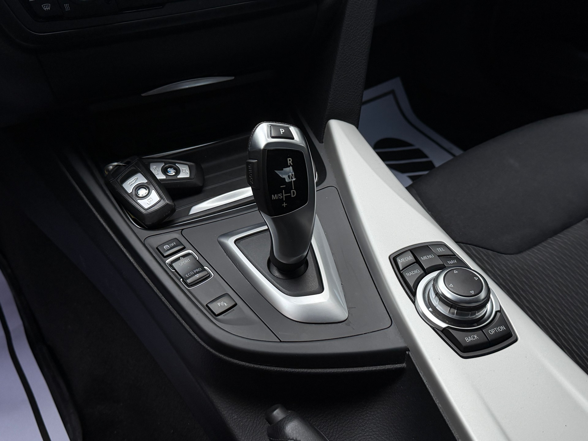 BMW 320i xDrive Modern Line Steptronic-image-21