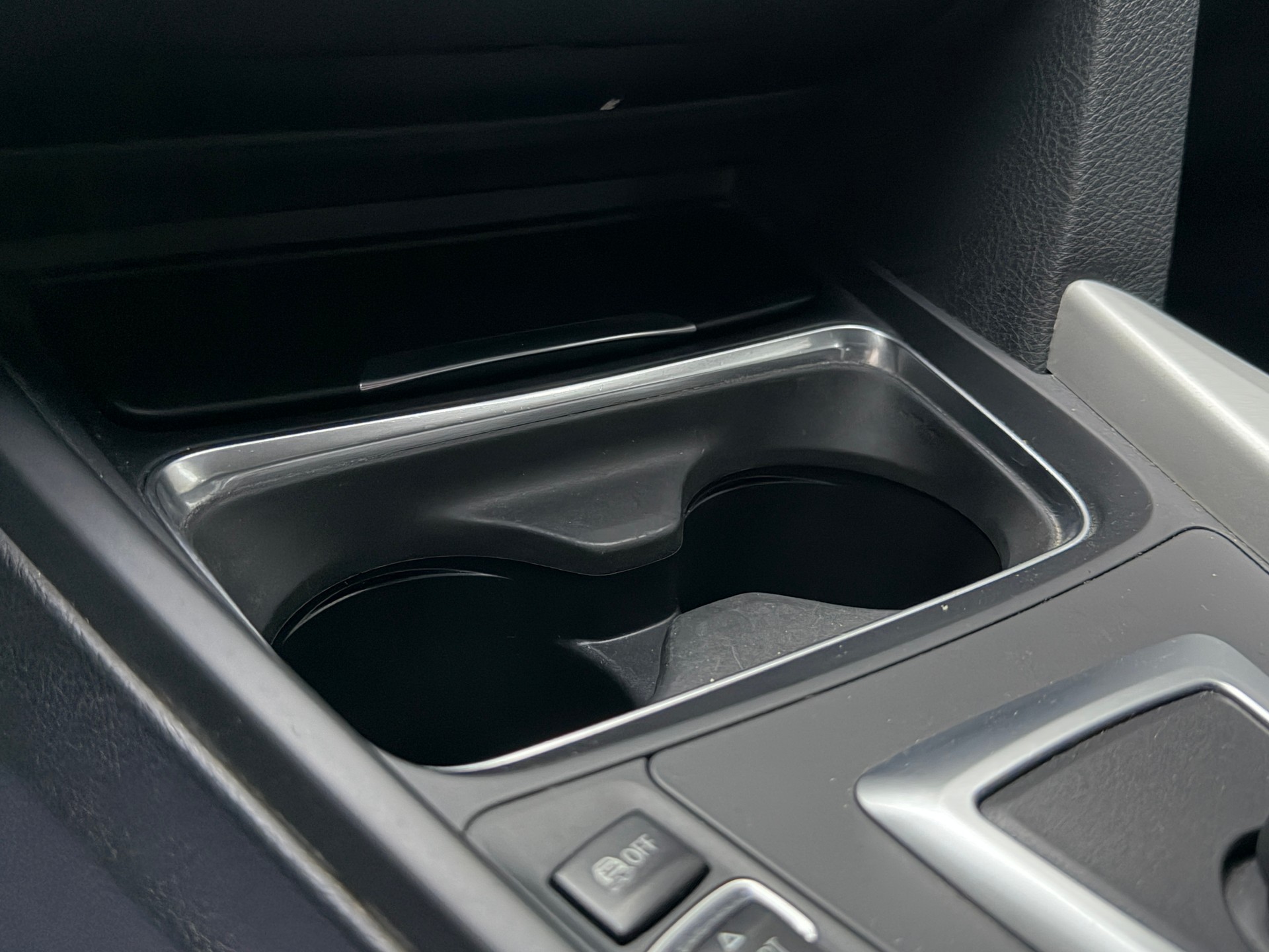 BMW 320i xDrive Modern Line Steptronic-image-22