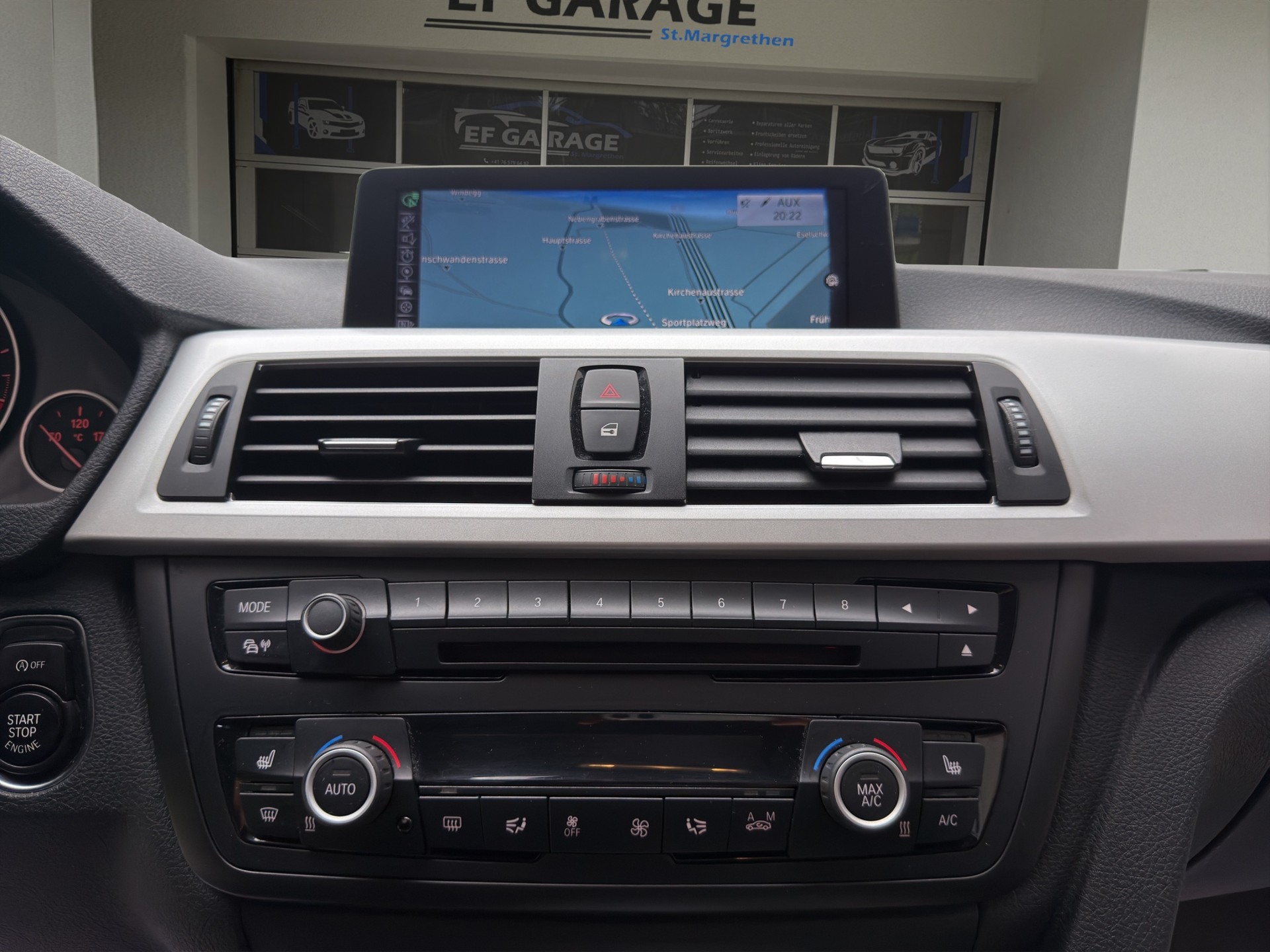 BMW 320i xDrive Modern Line Steptronic-image-19