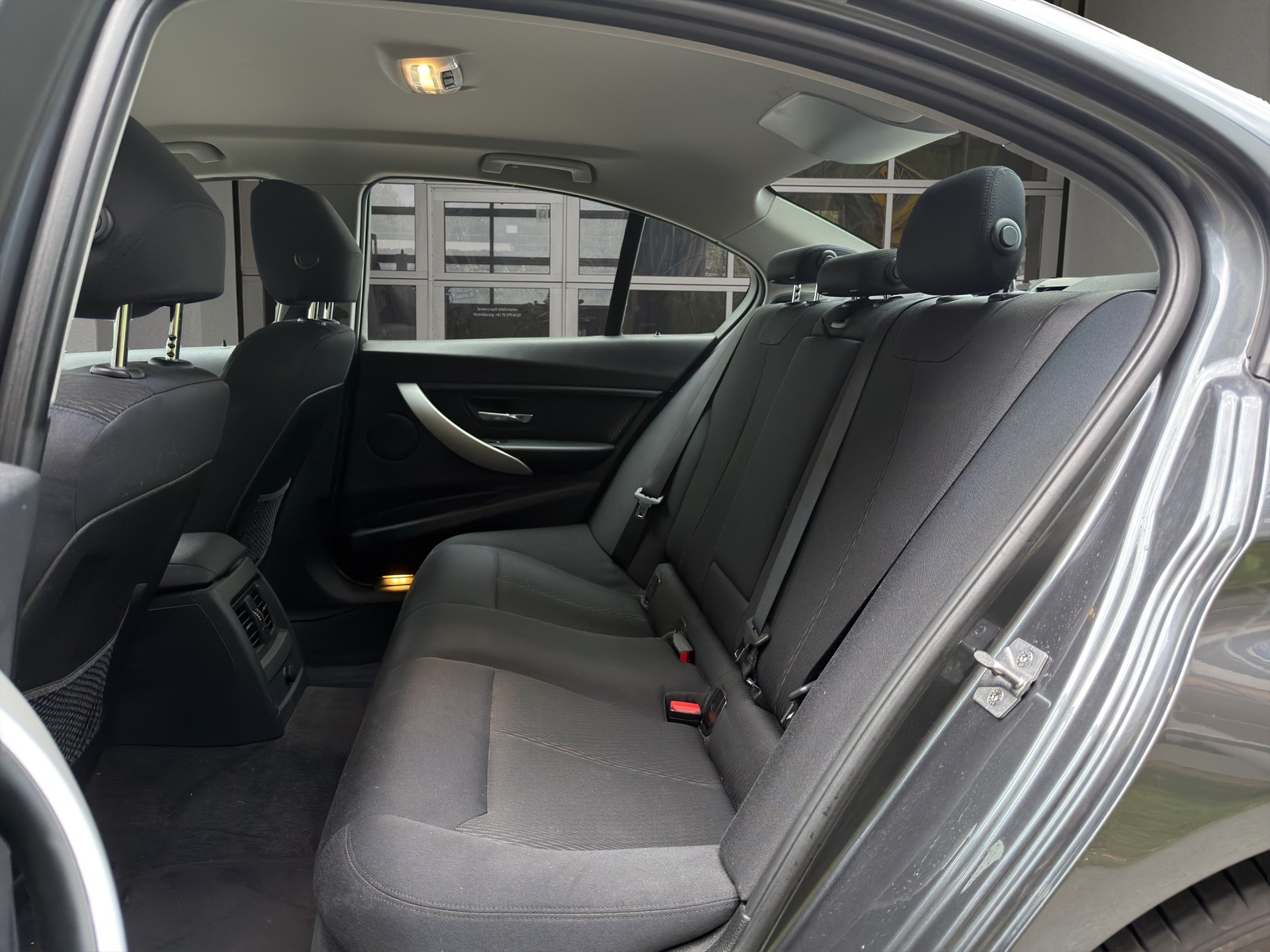 BMW 320i xDrive Modern Line Steptronic-image-10