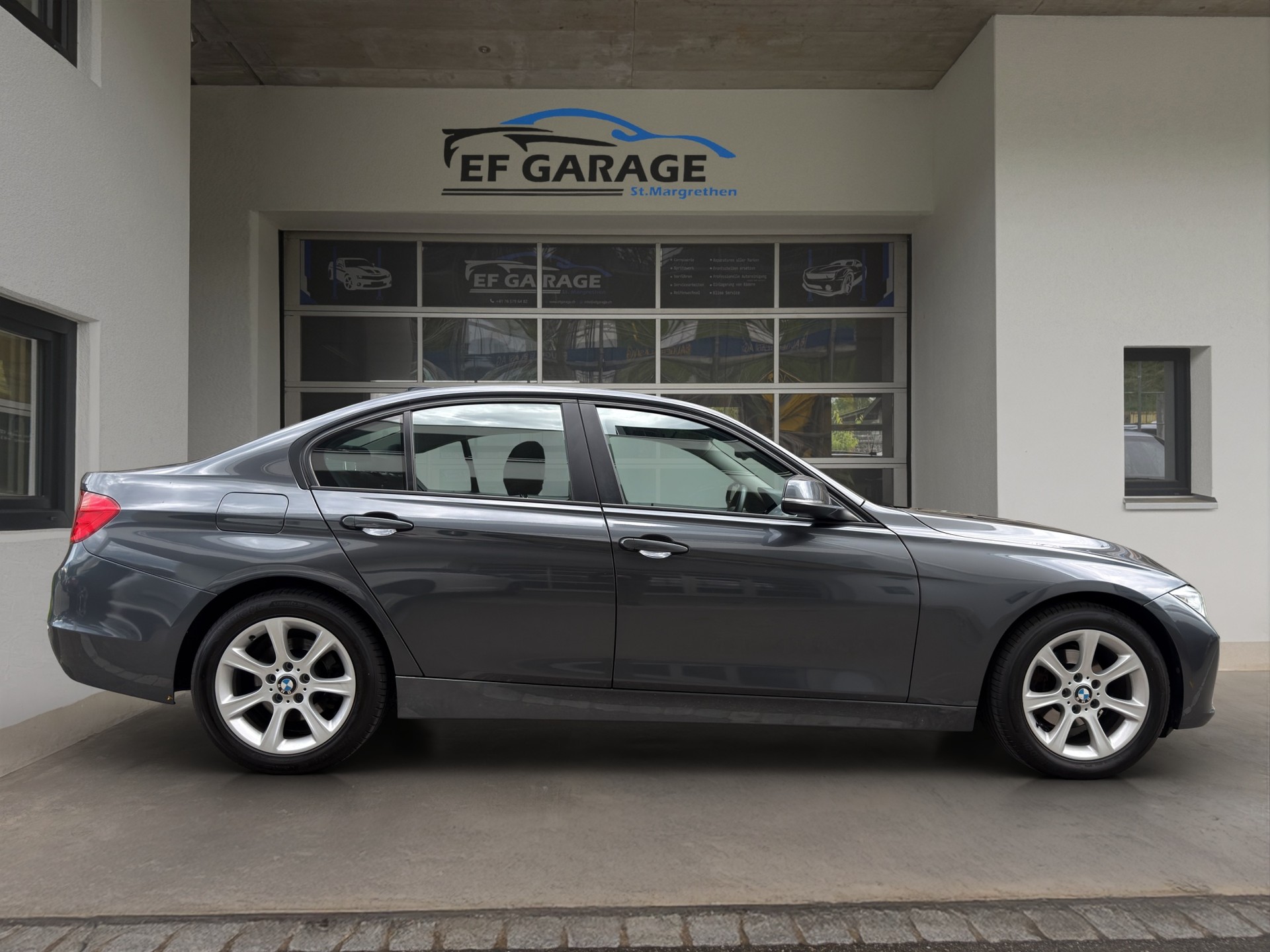 BMW 320i xDrive Modern Line Steptronic-image-3