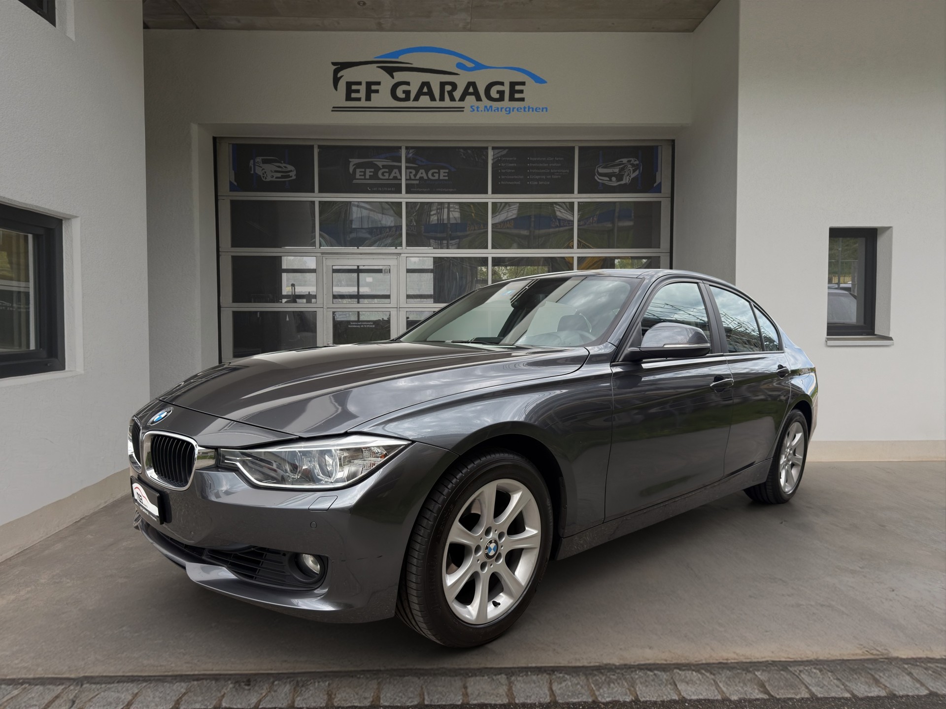 BMW 320i xDrive Modern Line Steptronic-image-0