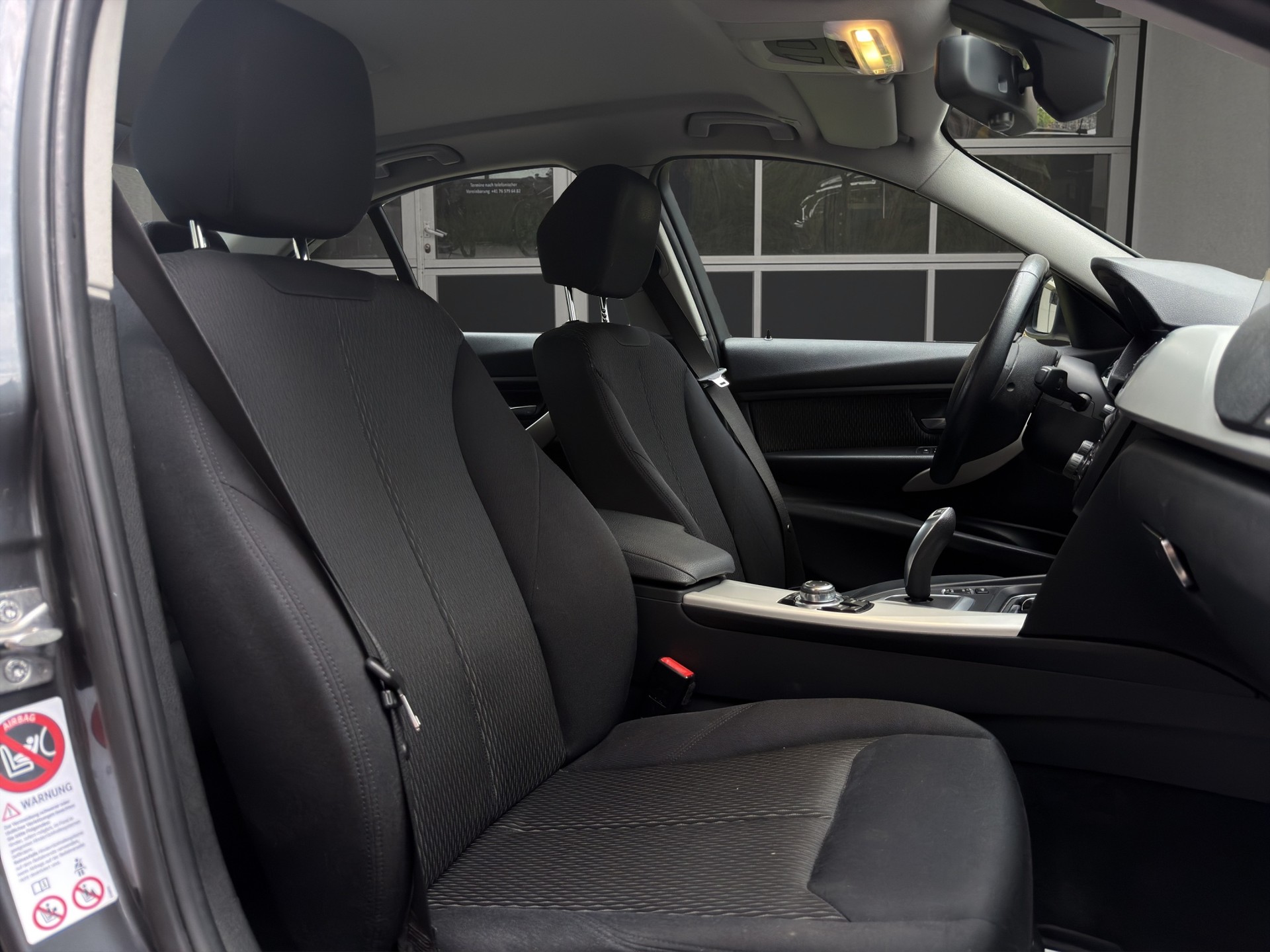 BMW 320i xDrive Modern Line Steptronic-image-14