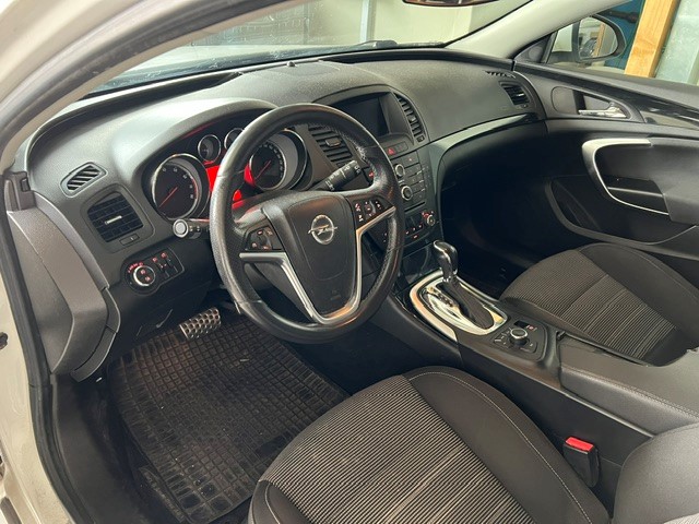 OPEL Insignia Sports Tourer 2.0 Turbo Sport Automatic-image-5
