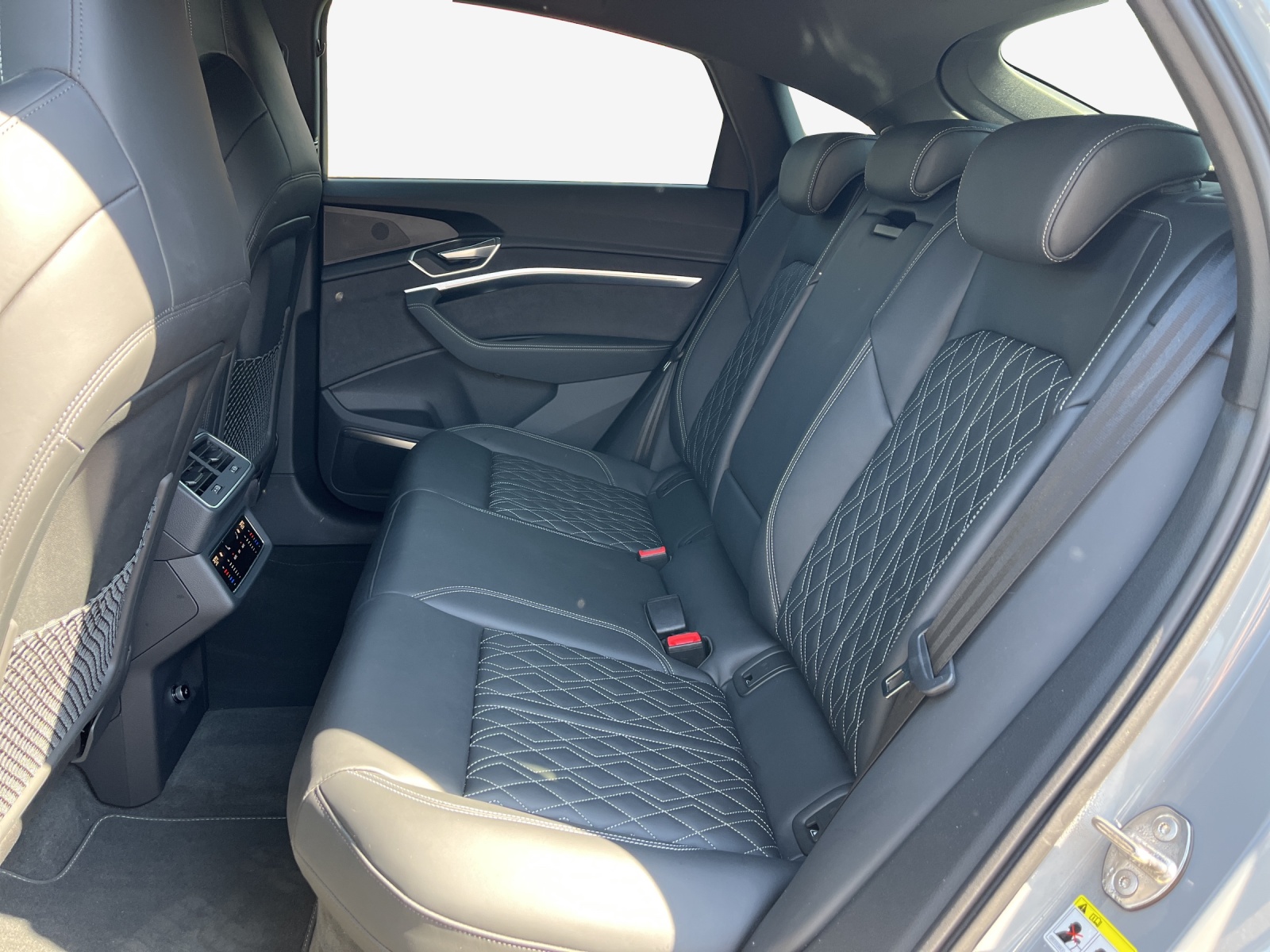 AUDI e-tron S Sportback quattro-image-12