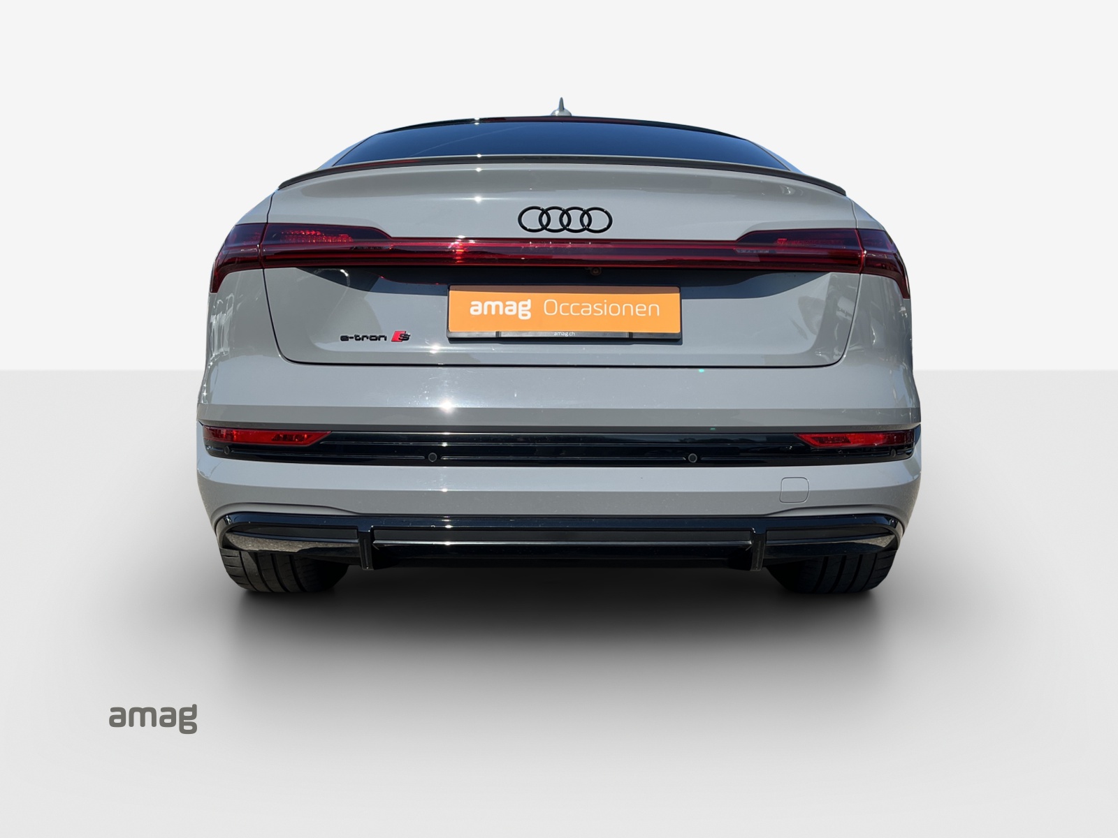 AUDI e-tron S Sportback quattro-image-4