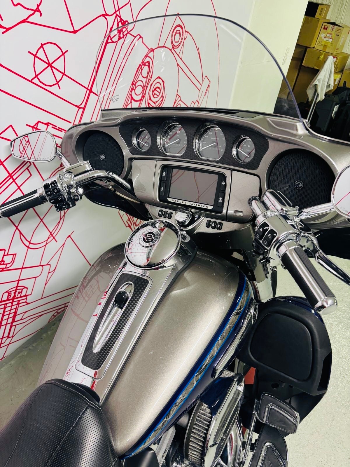 HARLEY-DAVIDSON FLHTKSE Electra Glide Ultra Limited CVO-showroom-element-3