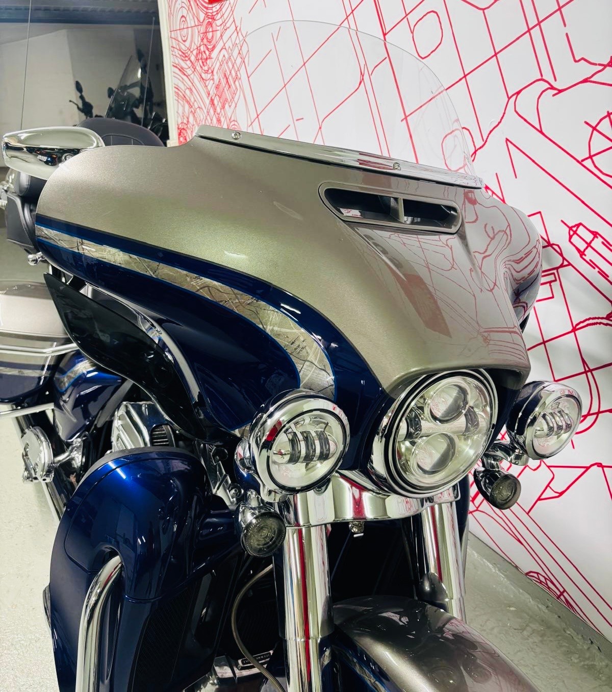 HARLEY-DAVIDSON FLHTKSE Electra Glide Ultra Limited CVO-showroom-element-2