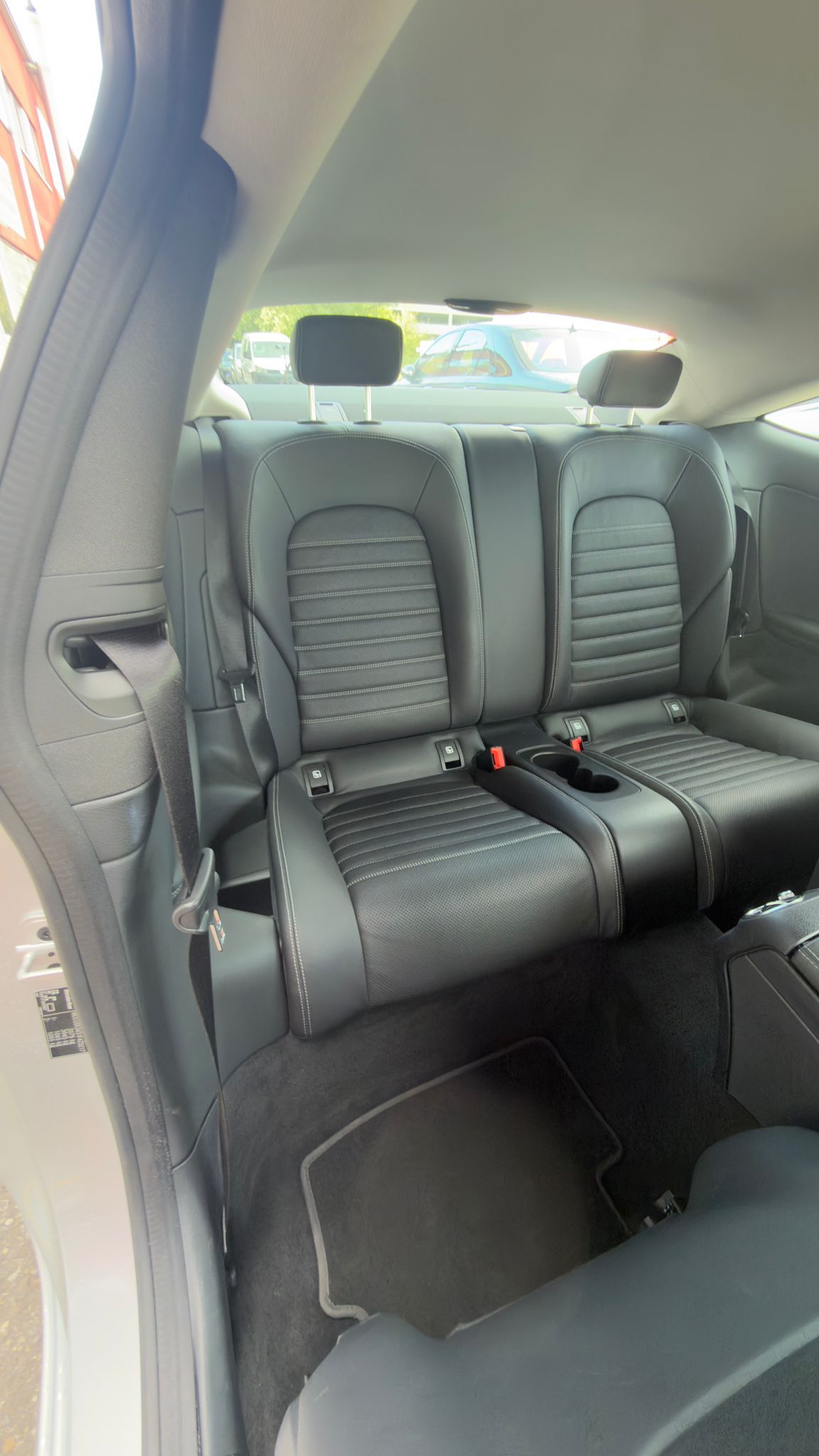 MERCEDES-BENZ C 200 Coupé 4Matic 9G-Tronic-image-9