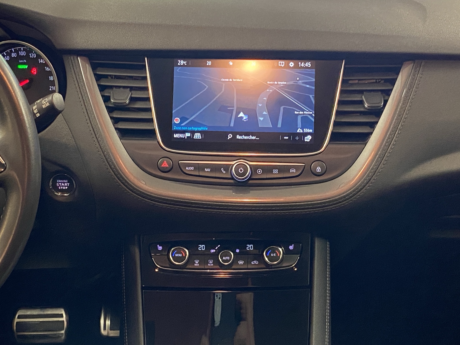 OPEL Grandland X 1.6 Hybrid4 Ultimate Automatik-image-10