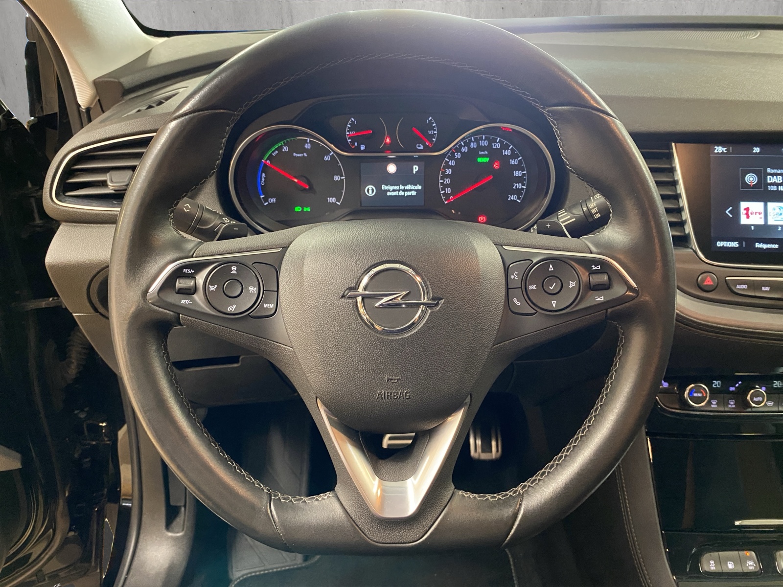 OPEL Grandland X 1.6 Hybrid4 Ultimate Automatik-image-9