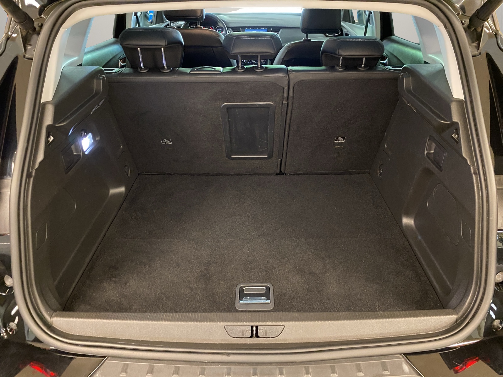 OPEL Grandland X 1.6 Hybrid4 Ultimate Automatik-image-13