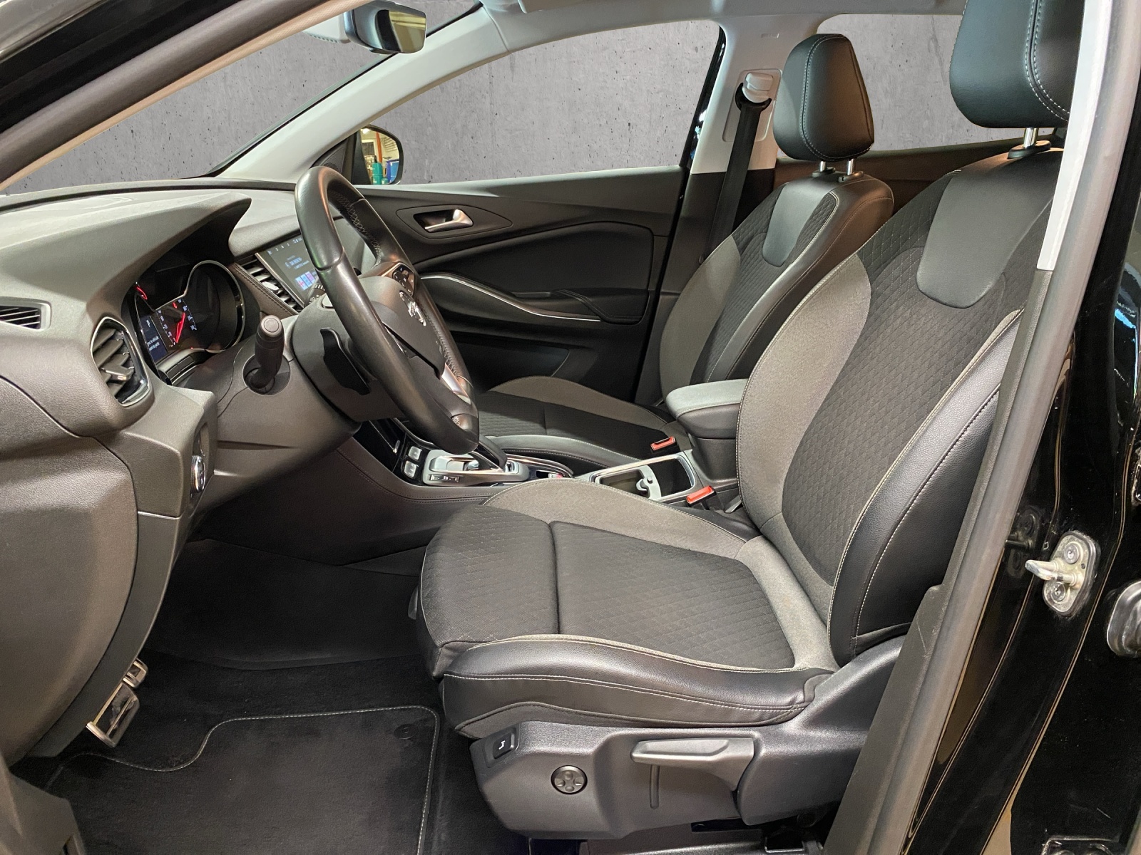OPEL Grandland X 1.6 Hybrid4 Ultimate Automatik-image-7