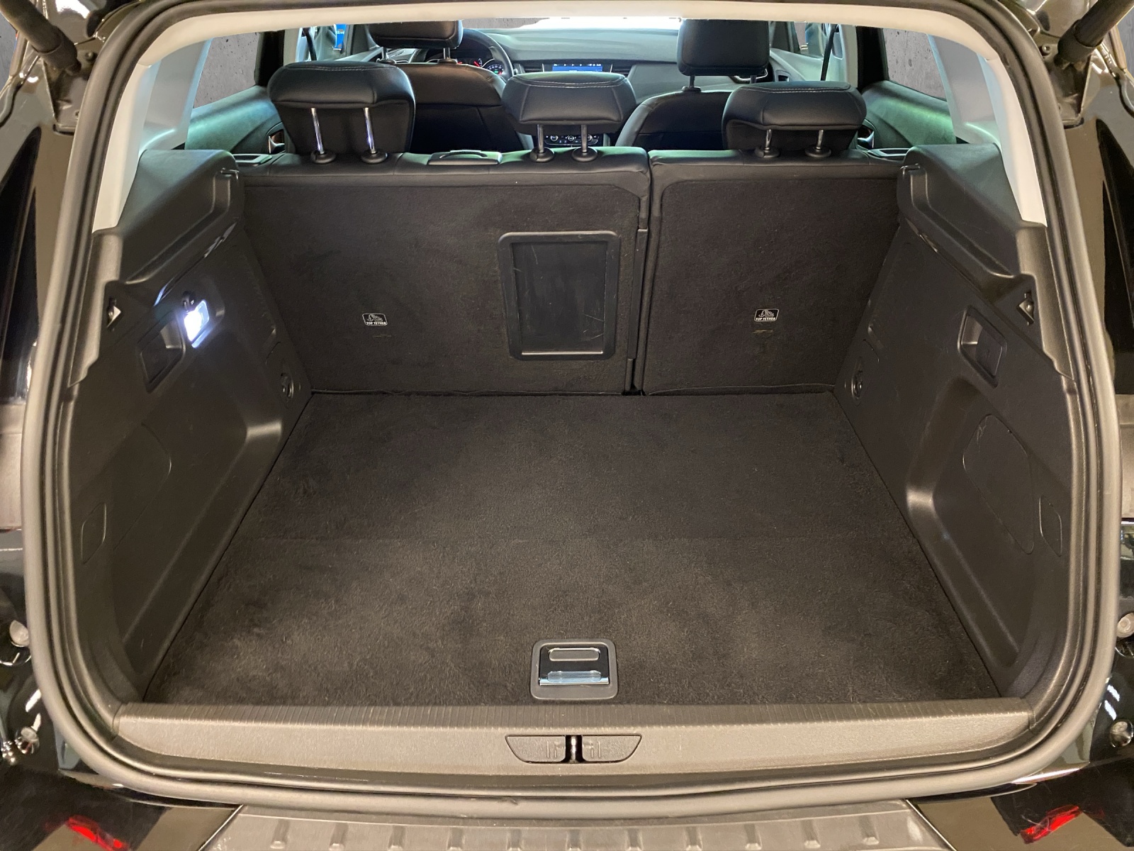 OPEL Grandland X 1.6 Hybrid4 Ultimate Automatik-image-13