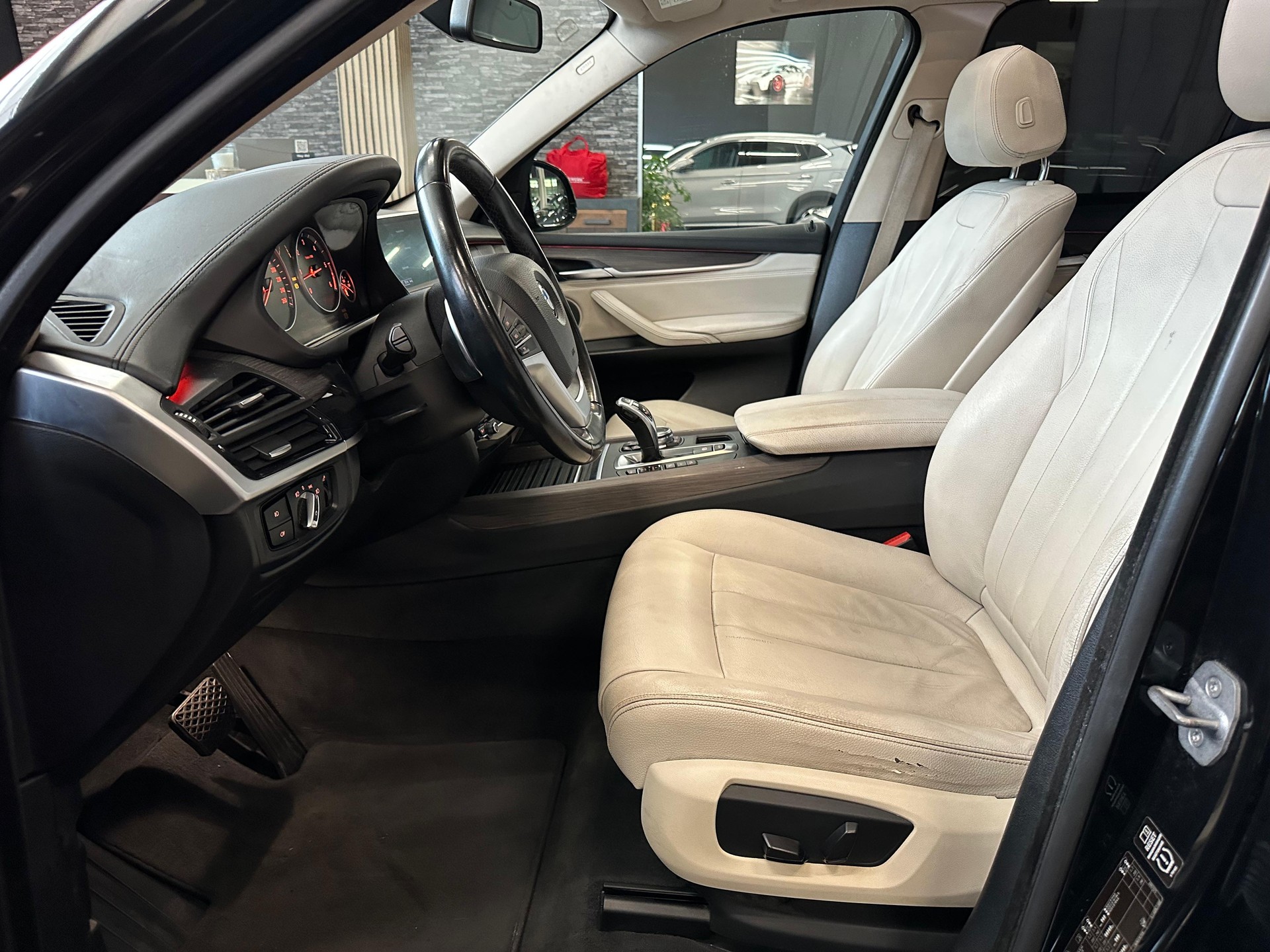 BMW X5 xDrive 40d Steptronic-image-13
