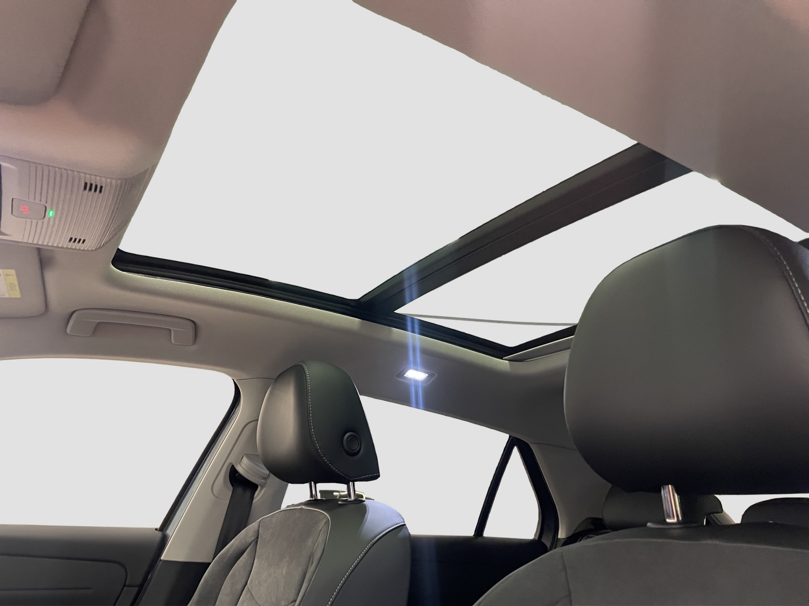 VW T-Roc 1.5 eTSI mHEV Style DSG-image-15