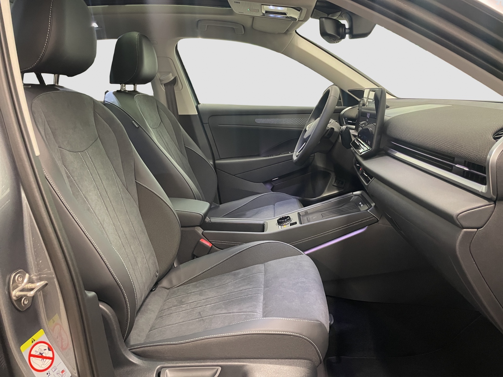 VW T-Roc 1.5 eTSI mHEV Style DSG-image-13