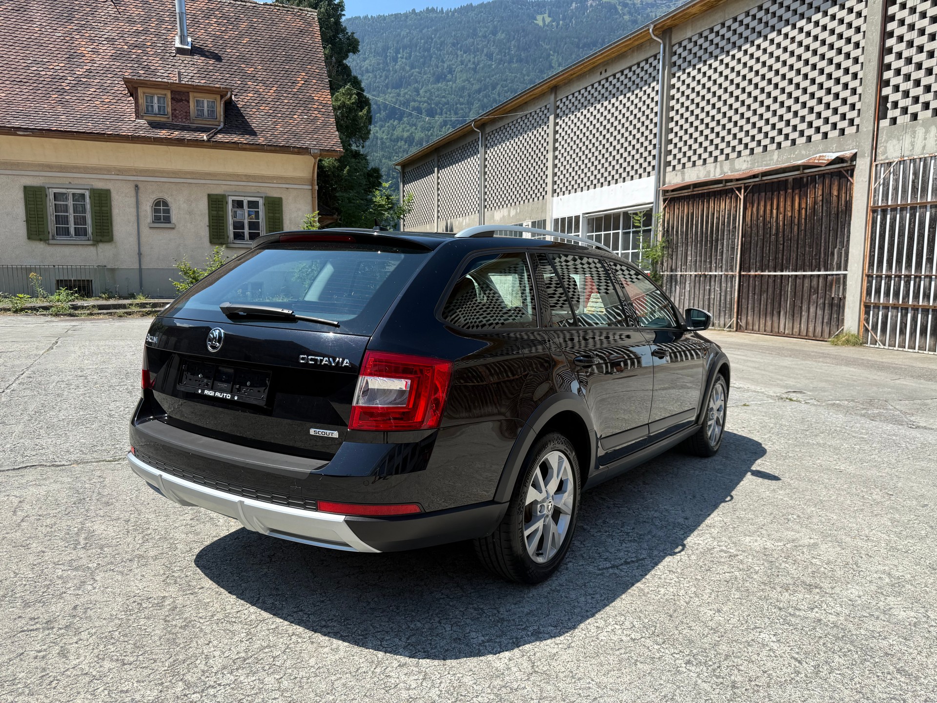 SKODA Octavia Combi 2.0 TDI Scout 4x4 DSG-image-3