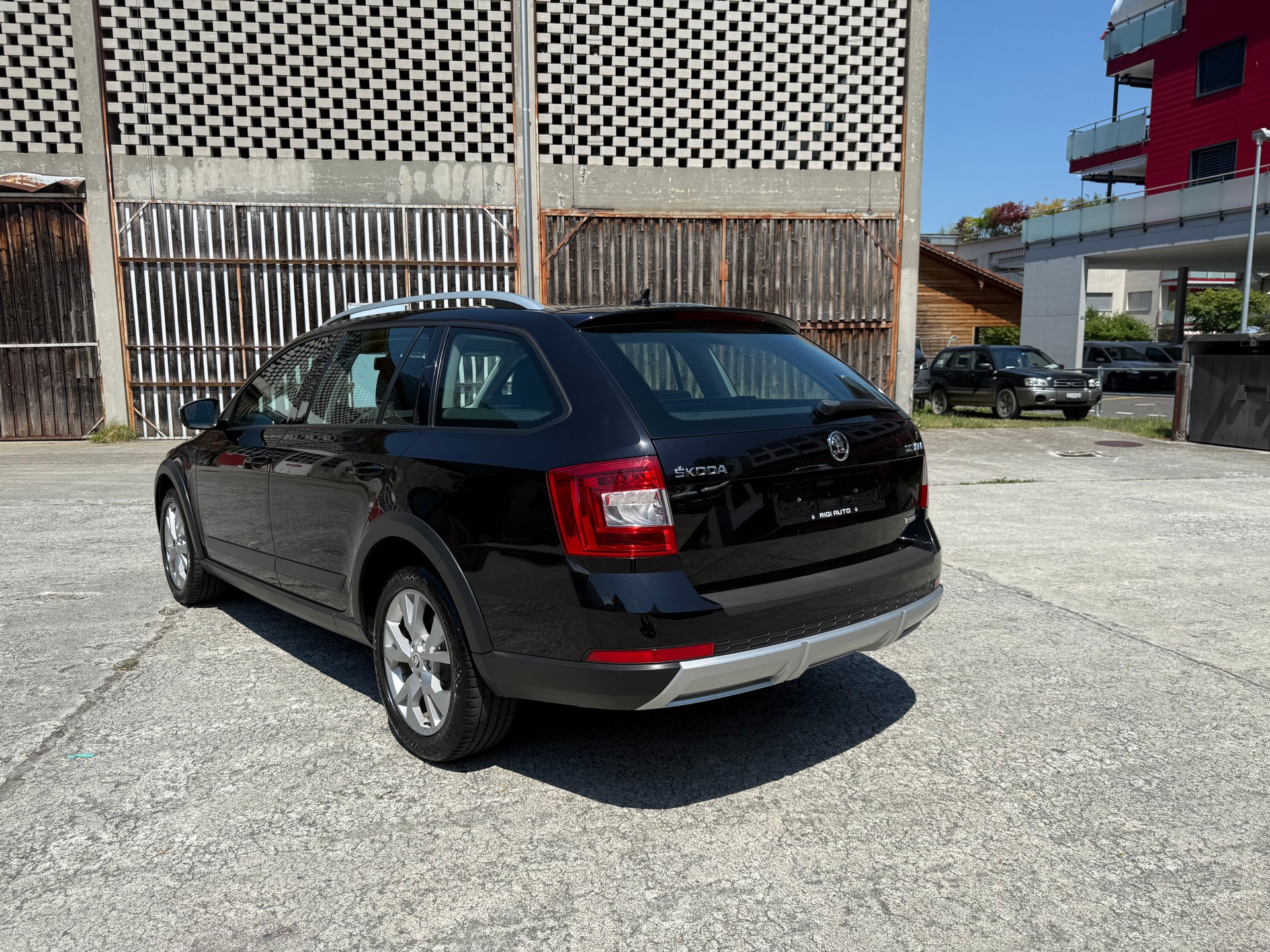 SKODA Octavia Combi 2.0 TDI Scout 4x4 DSG-image-2