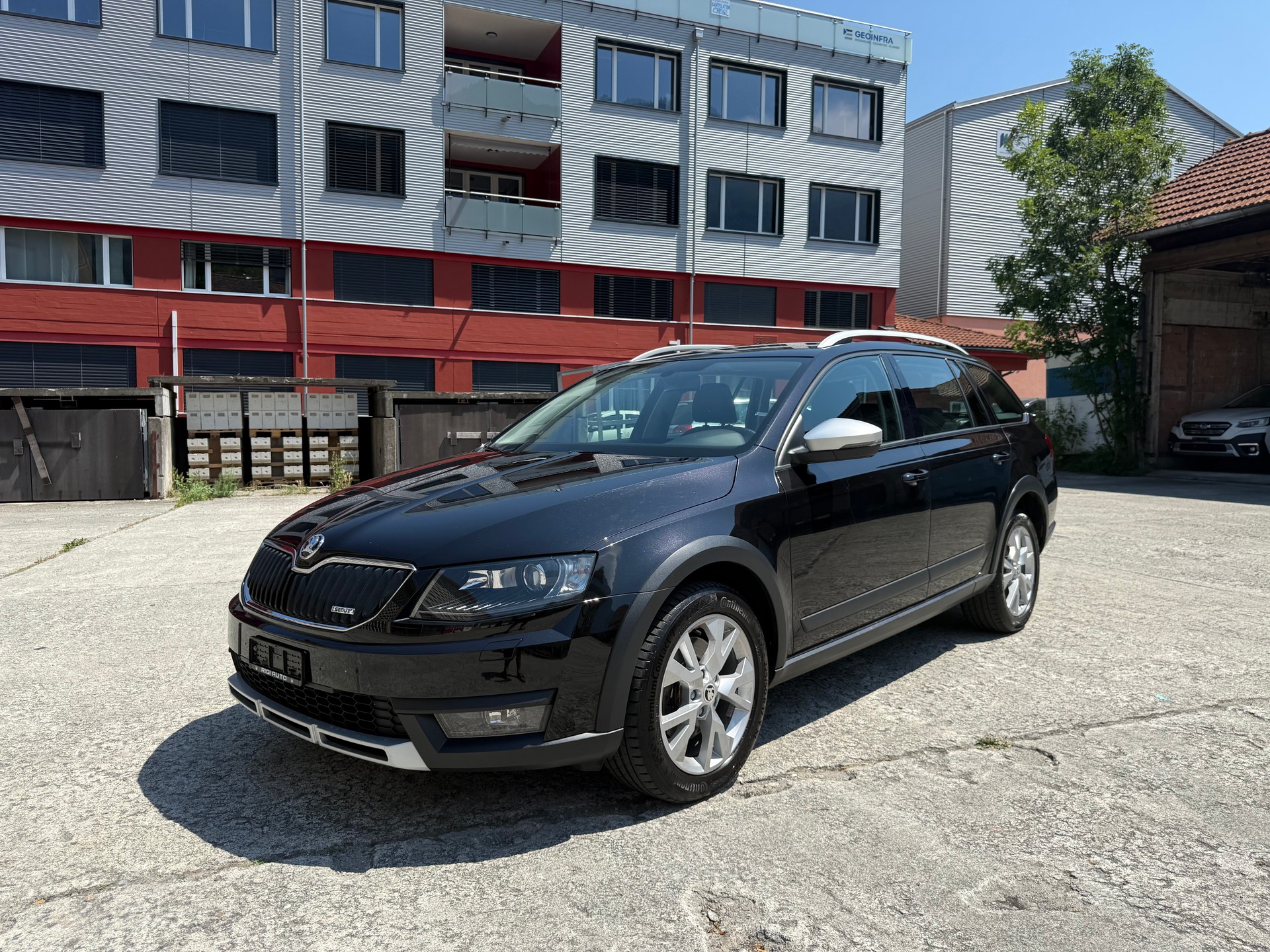SKODA Octavia Combi 2.0 TDI Scout 4x4 DSG-image-1