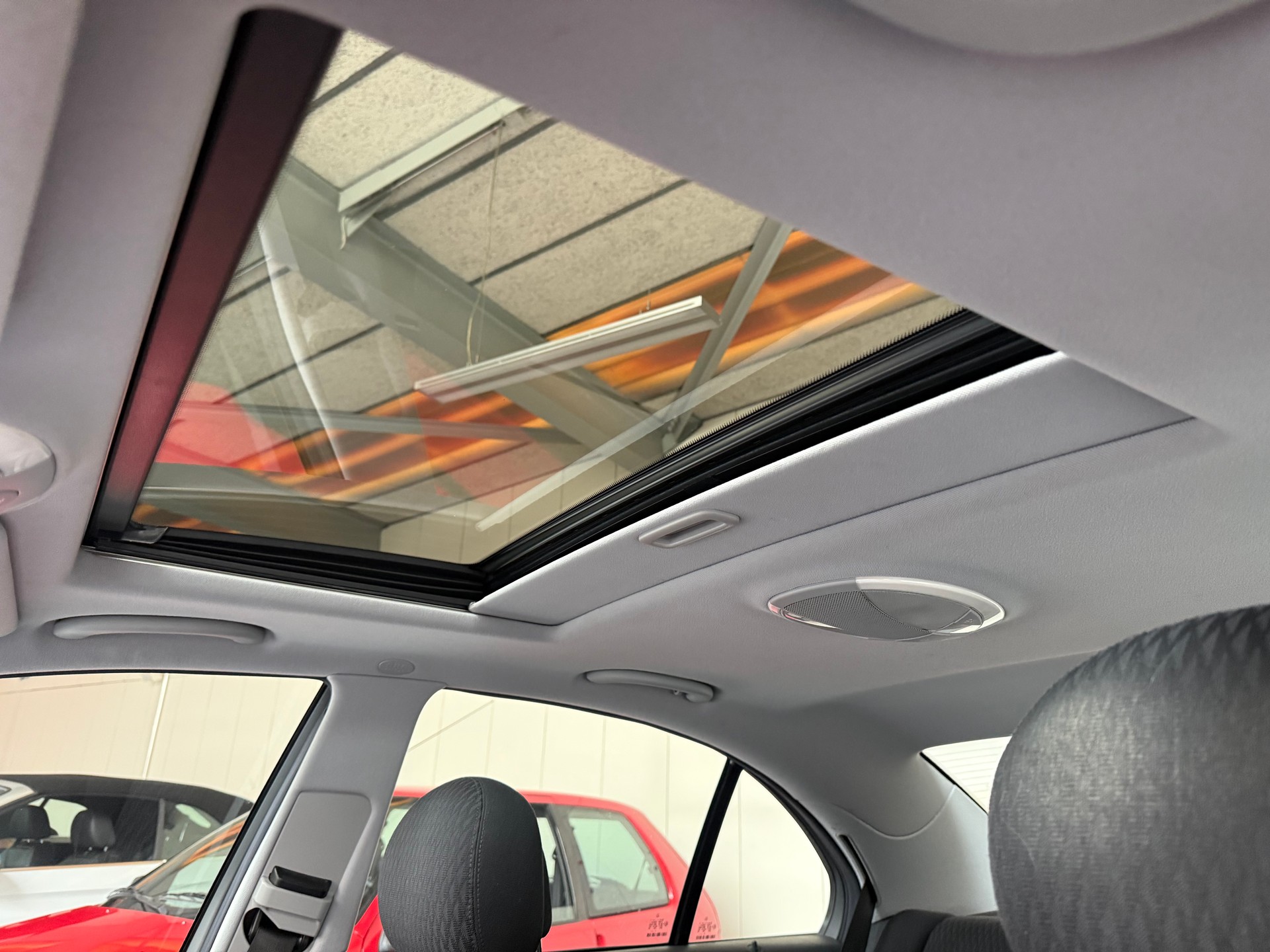MERCEDES-BENZ E 320 Avantgarde Automatic-image-10
