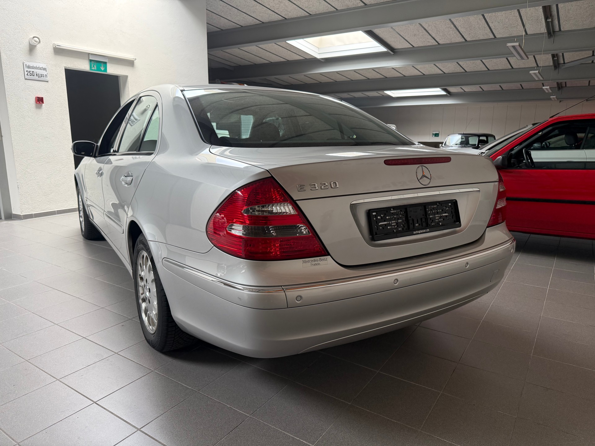 MERCEDES-BENZ E 320 Avantgarde Automatic-image-5