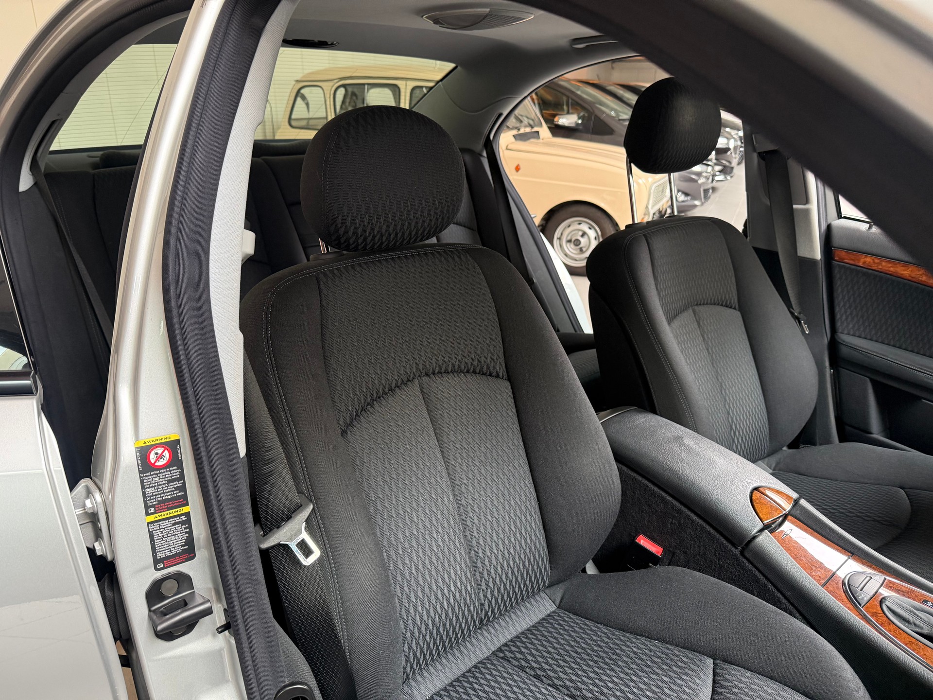 MERCEDES-BENZ E 320 Avantgarde Automatic-image-9