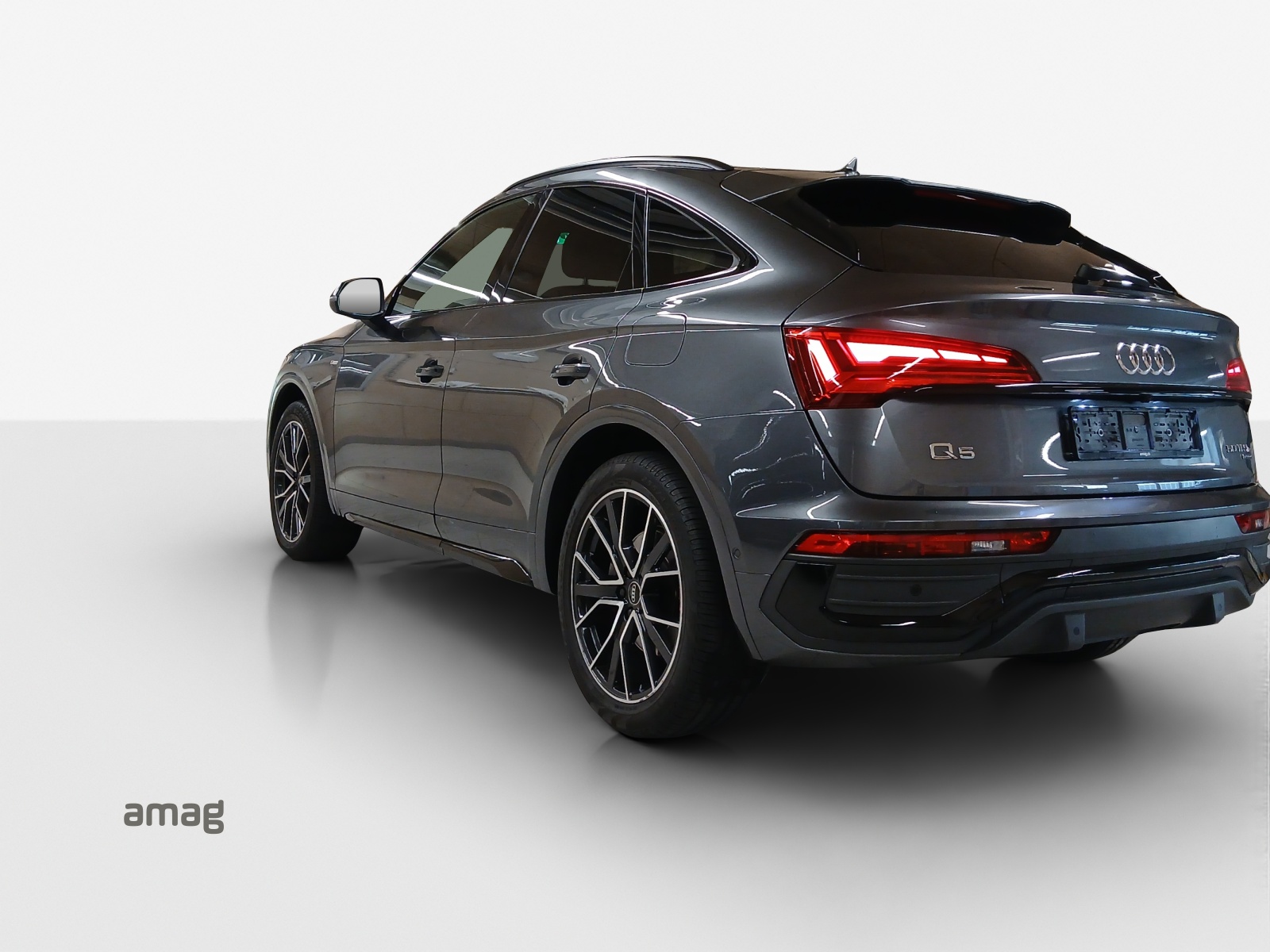 AUDI Q5 Sportback 50 TFSI e PHEV Black Edition quattro S-tronic-image-2