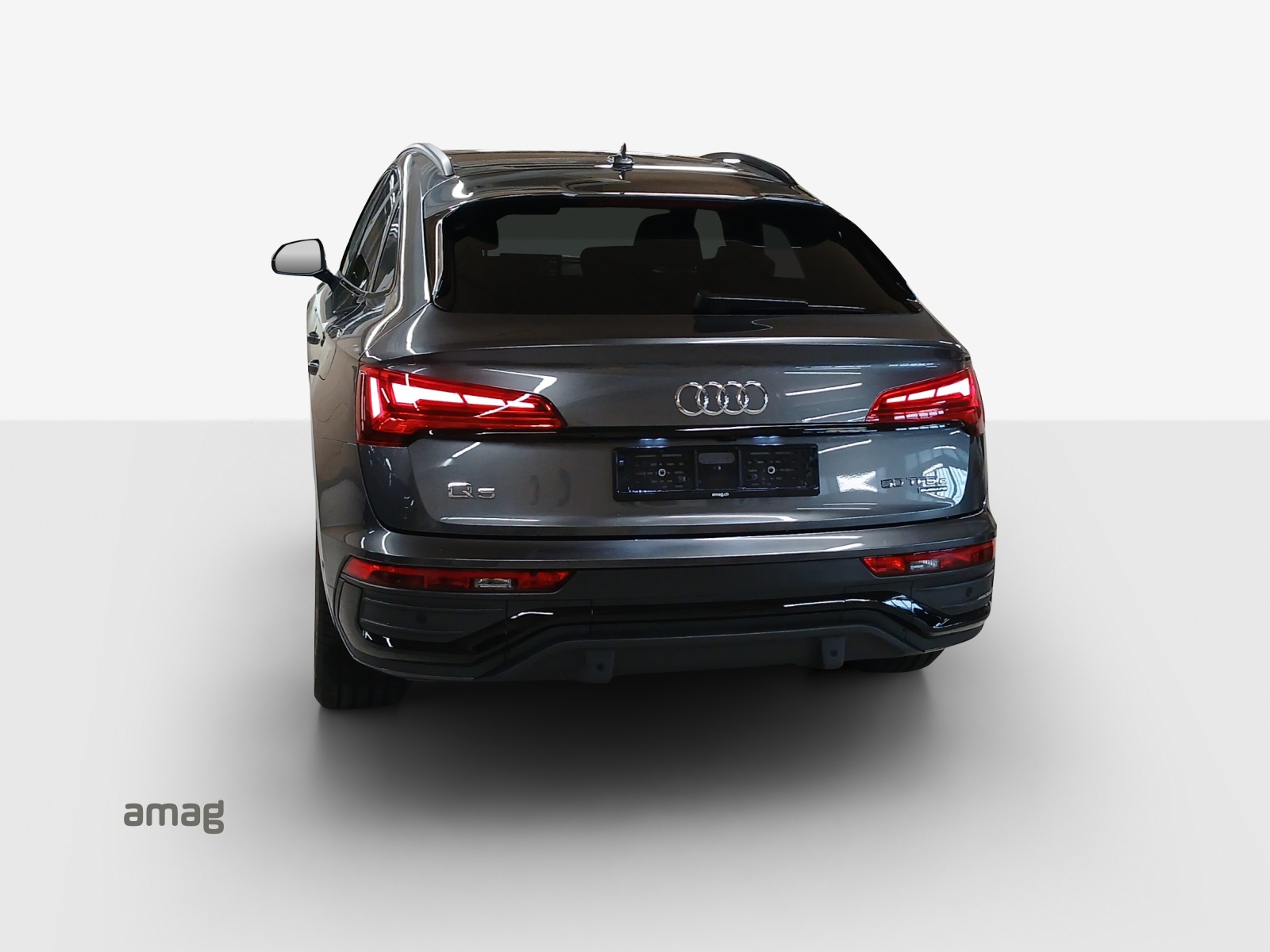 AUDI Q5 Sportback 50 TFSI e PHEV Black Edition quattro S-tronic-image-3